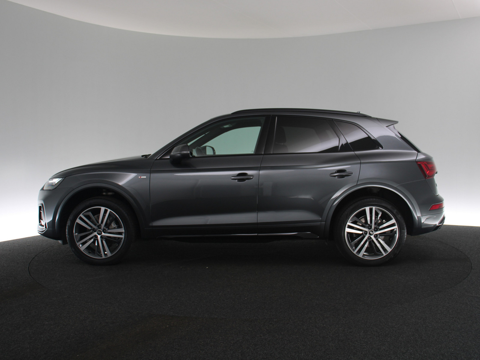 AUDI Q5 40 TFSI quattro S line AUDI Q5 40 TFSI quattro S line