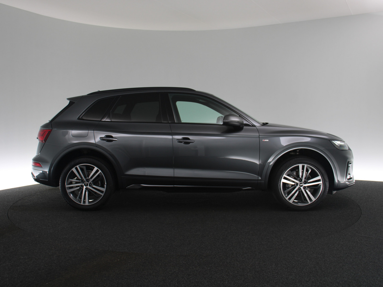 AUDI Q5 40 TFSI quattro S line AUDI Q5 40 TFSI quattro S line