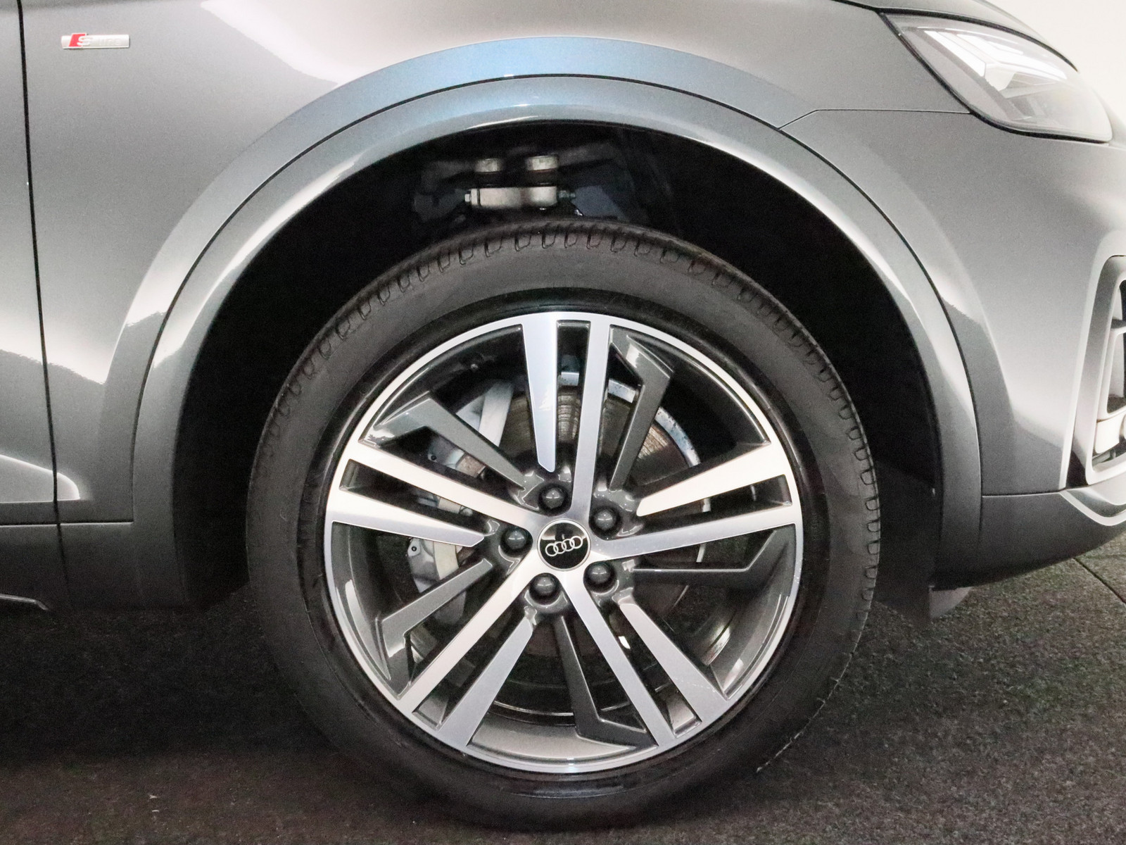 AUDI Q5 40 TFSI quattro S line AUDI Q5 40 TFSI quattro S line