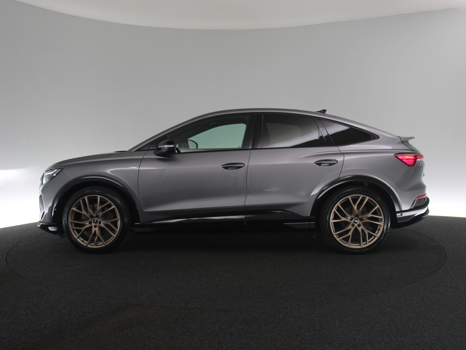 AUDI Q4 e-tron Sportback quattro AUDI Q4 e-tron Sportback quattro