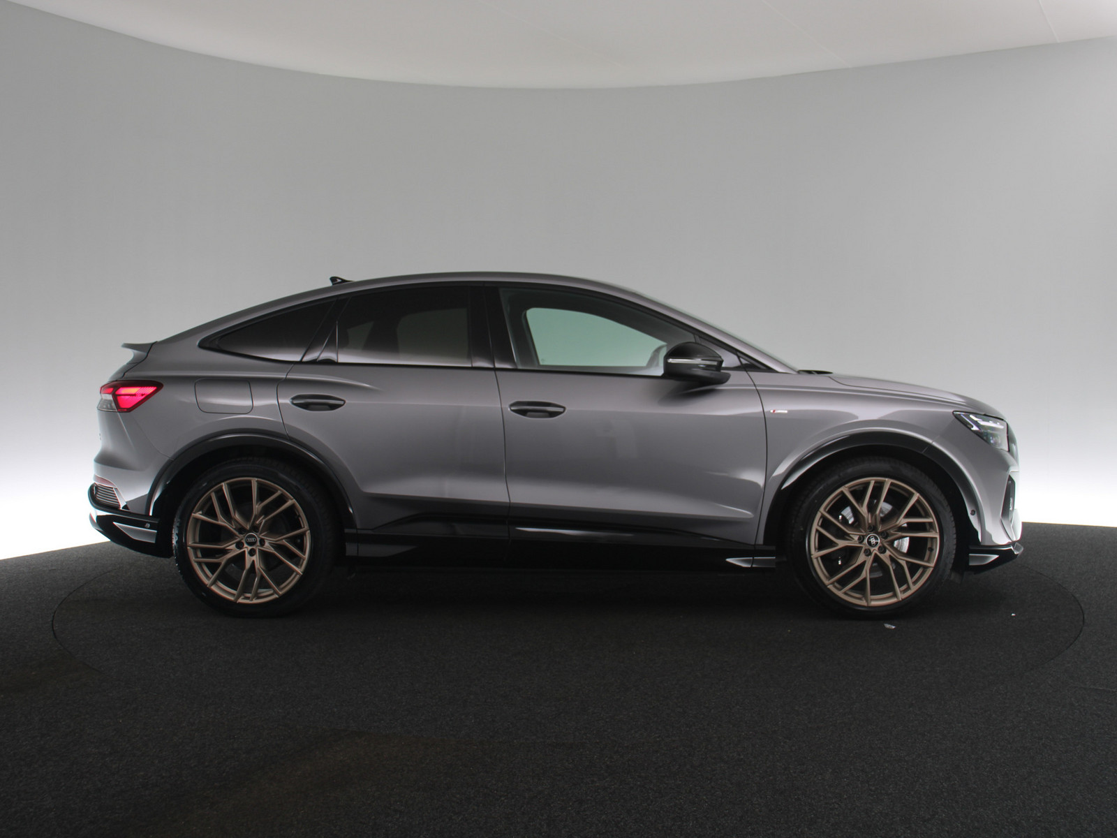 AUDI Q4 e-tron Sportback quattro AUDI Q4 e-tron Sportback quattro