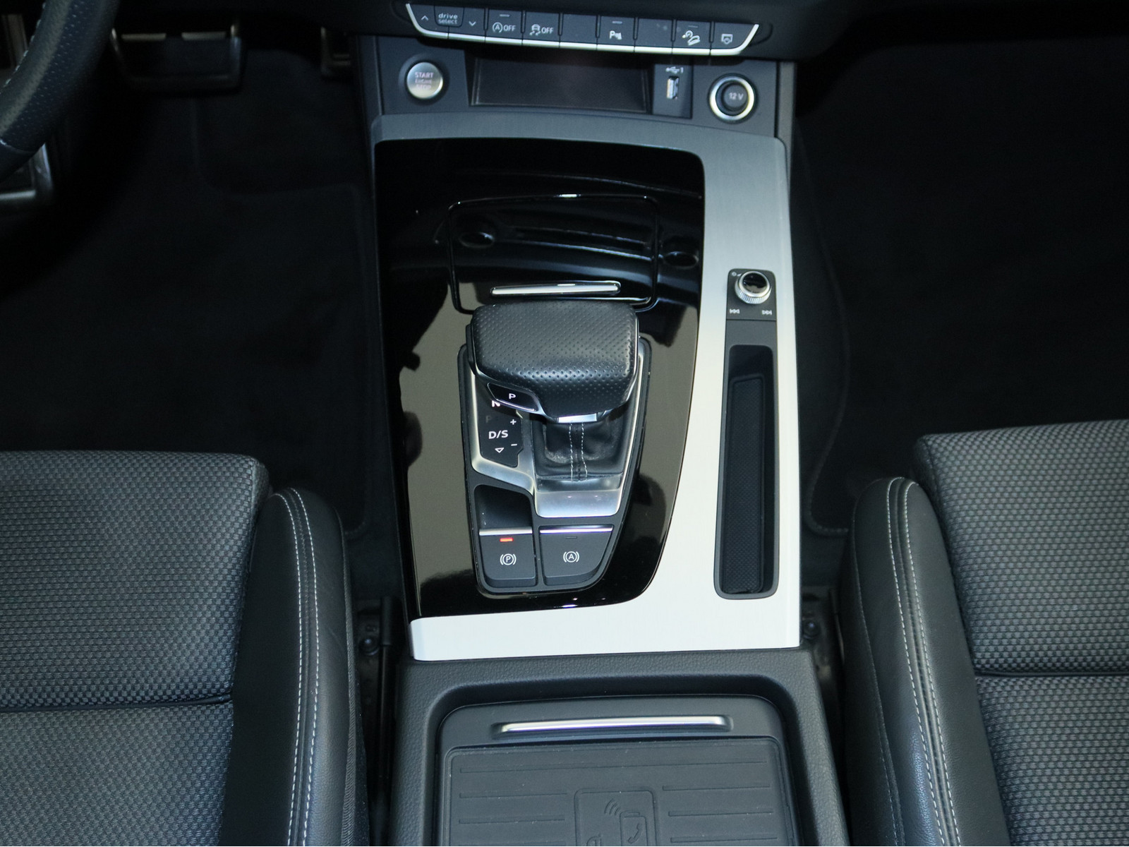 AUDI Q5 40 TDI quattro S line AUDI Q5 40 TDI quattro S line