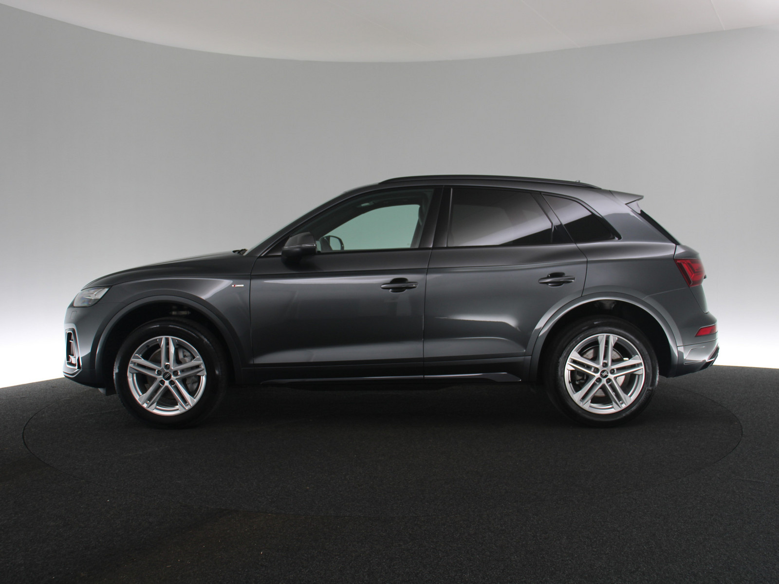 AUDI Q5 40 TDI quattro S line AUDI Q5 40 TDI quattro S line