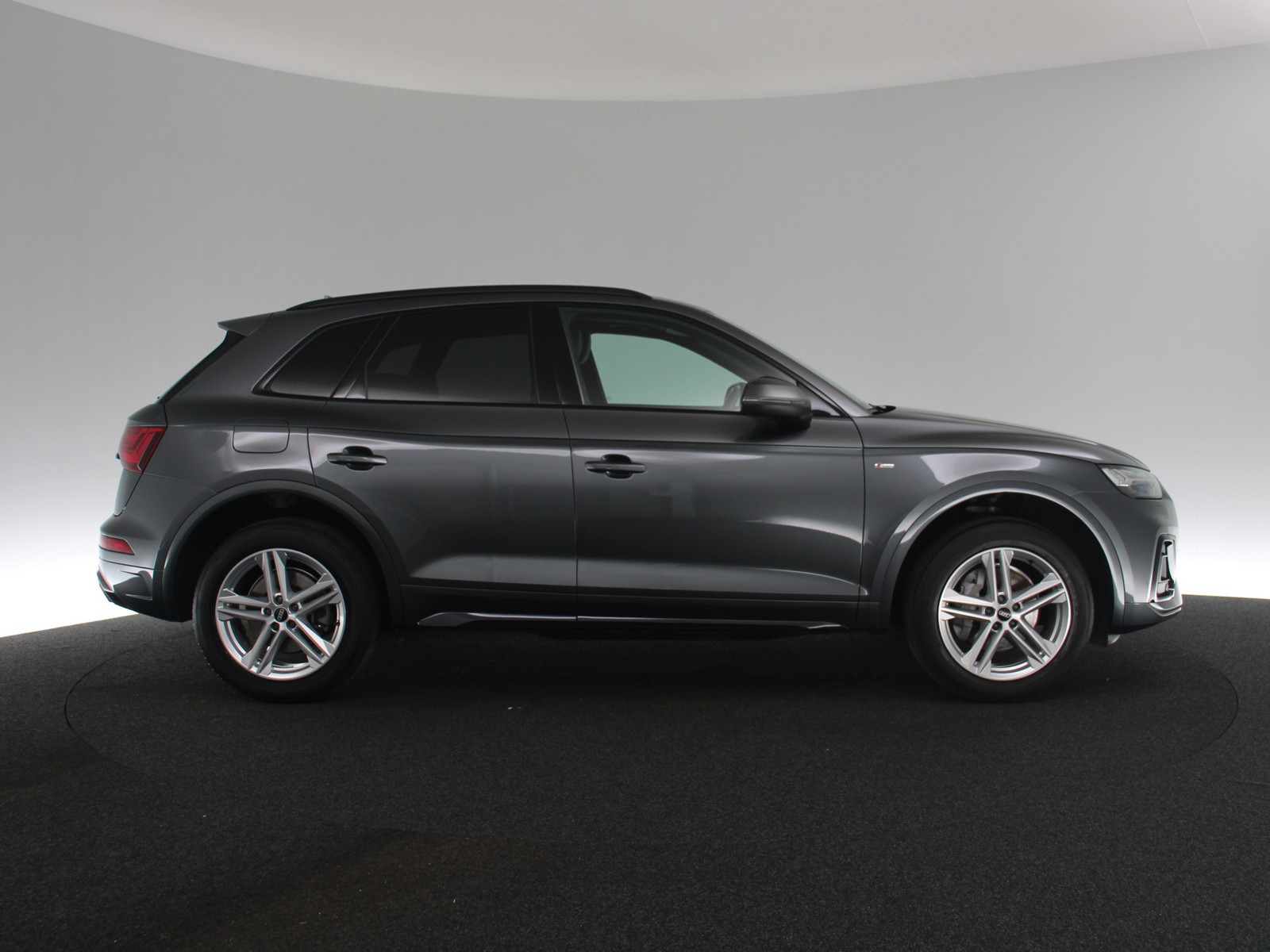 AUDI Q5 40 TDI quattro S line AUDI Q5 40 TDI quattro S line