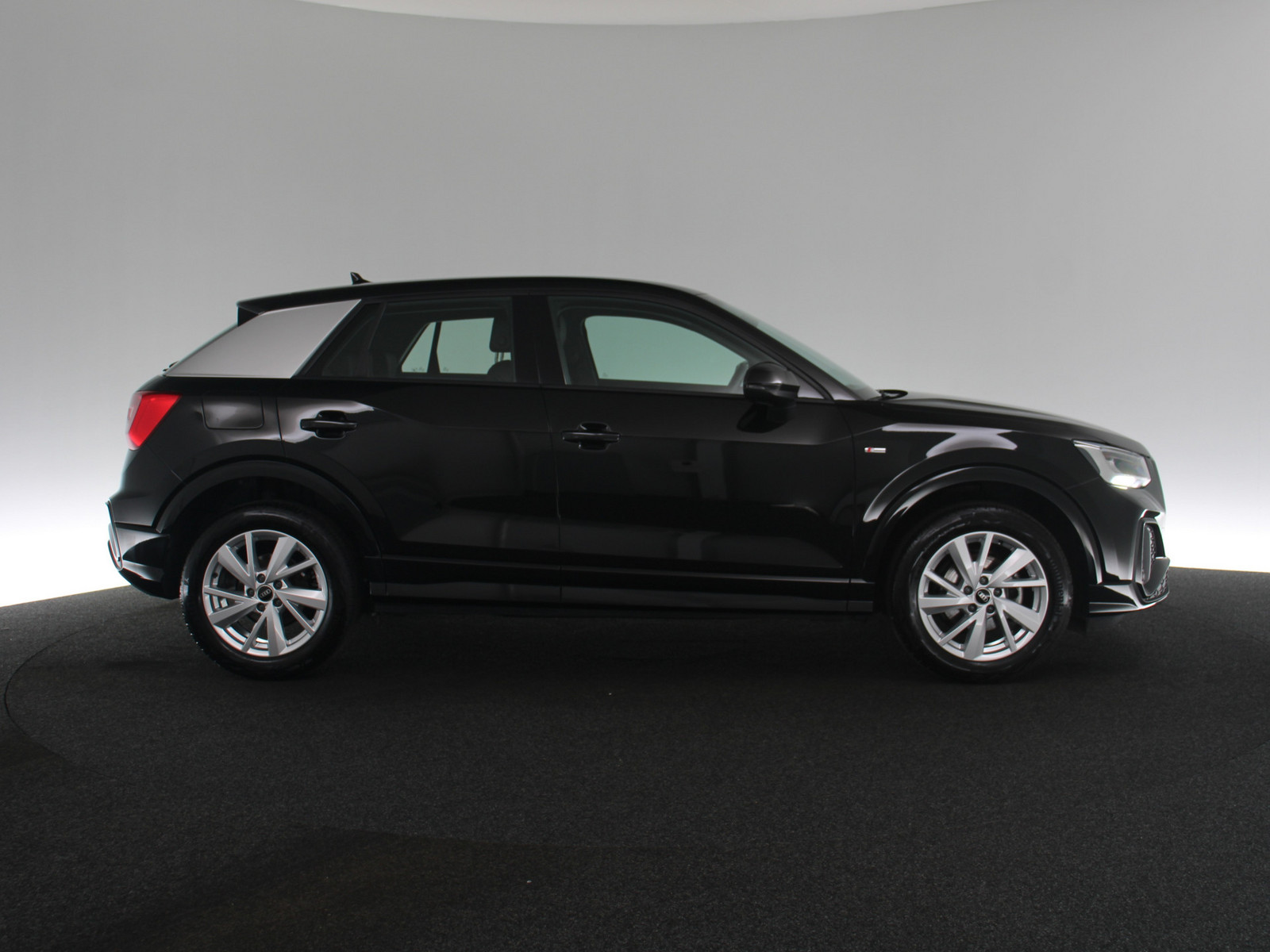 AUDI Q2 35 TFSI S line AUDI Q2 35 TFSI S line
