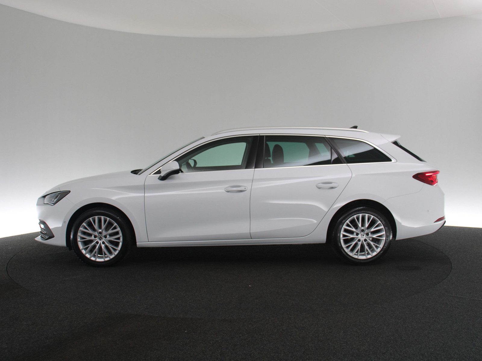 SEAT Leon Sportstourer 2.0 TDI Xcellence SEAT Leon Sportstourer 2.0 TDI Xcellence