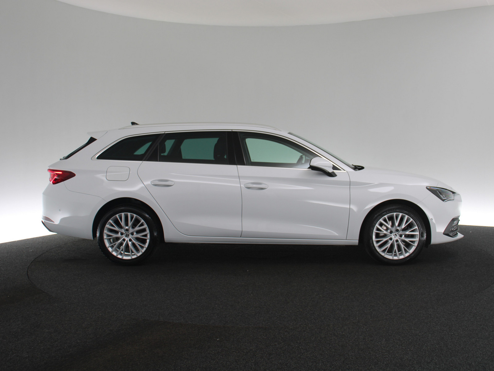 SEAT Leon Sportstourer 2.0 TDI Xcellence SEAT Leon Sportstourer 2.0 TDI Xcellence