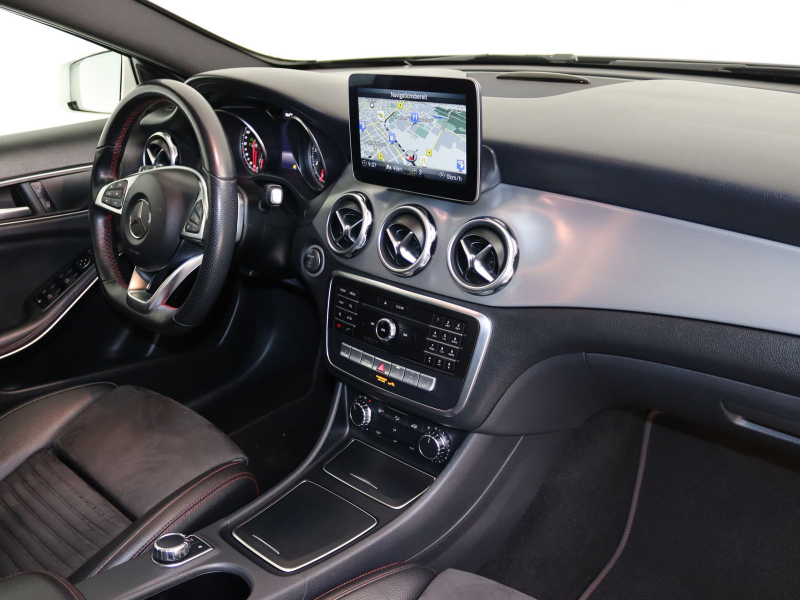 MERCEDES-BENZ GLA 250 AMG Line MERCEDES-BENZ GLA 250 AMG Line