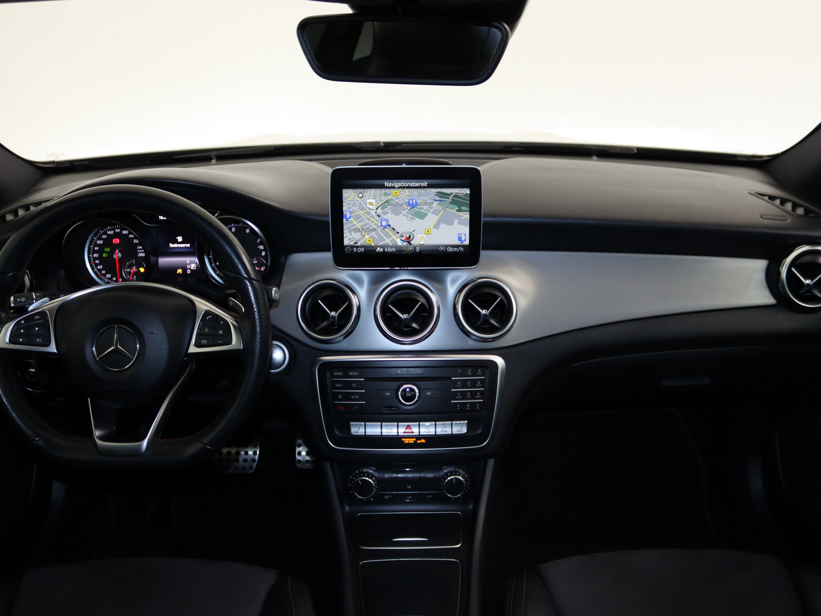 MERCEDES-BENZ GLA 250 AMG Line MERCEDES-BENZ GLA 250 AMG Line