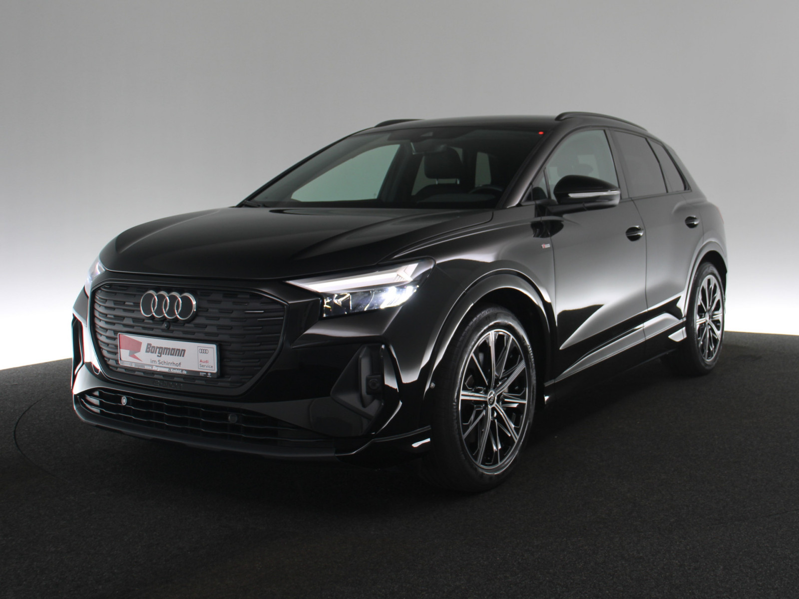 AUDI Q4 e-tron S-line AUDI Q4 e-tron S-line