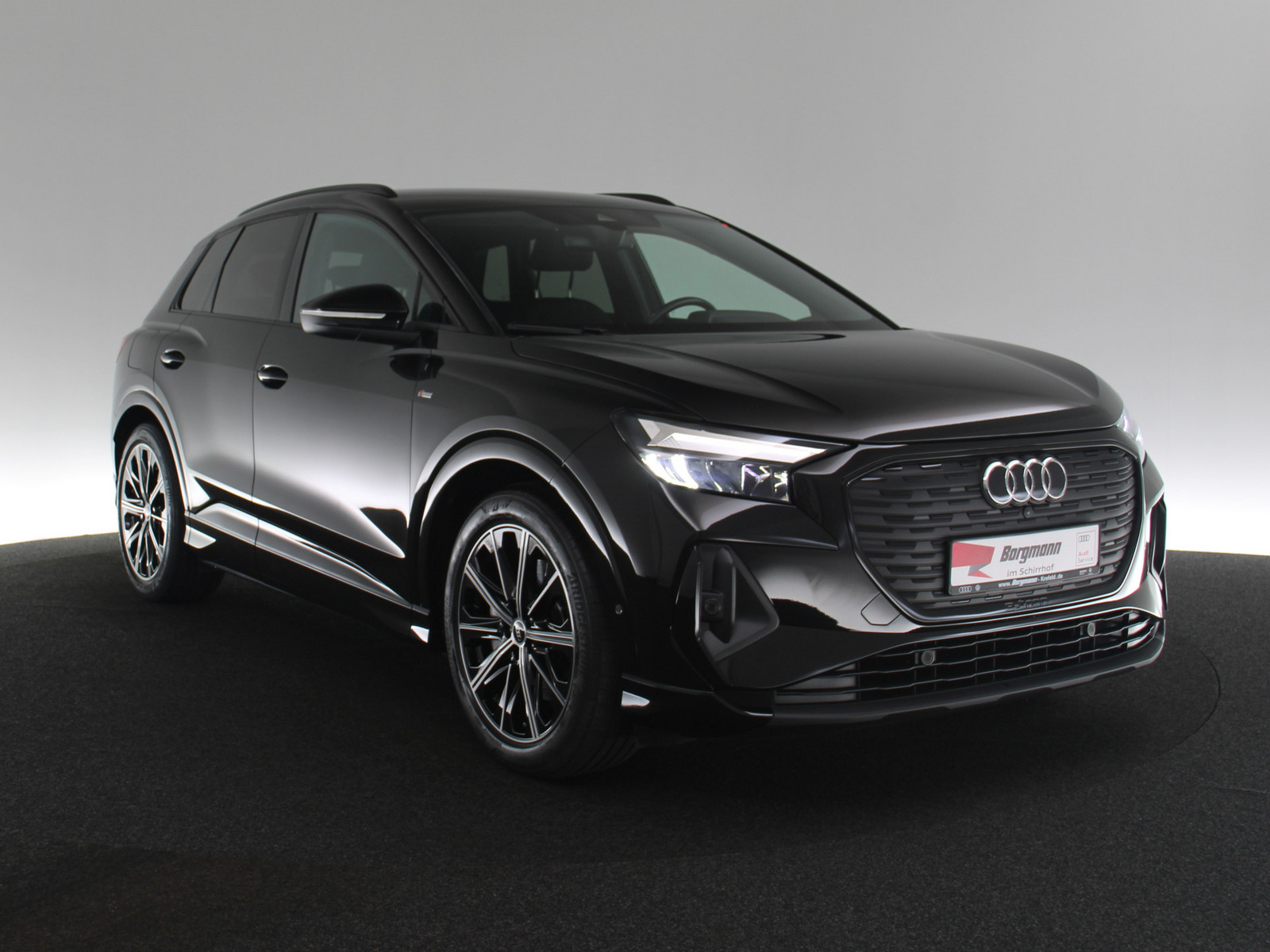 AUDI Q4 e-tron S-line AUDI Q4 e-tron S-line