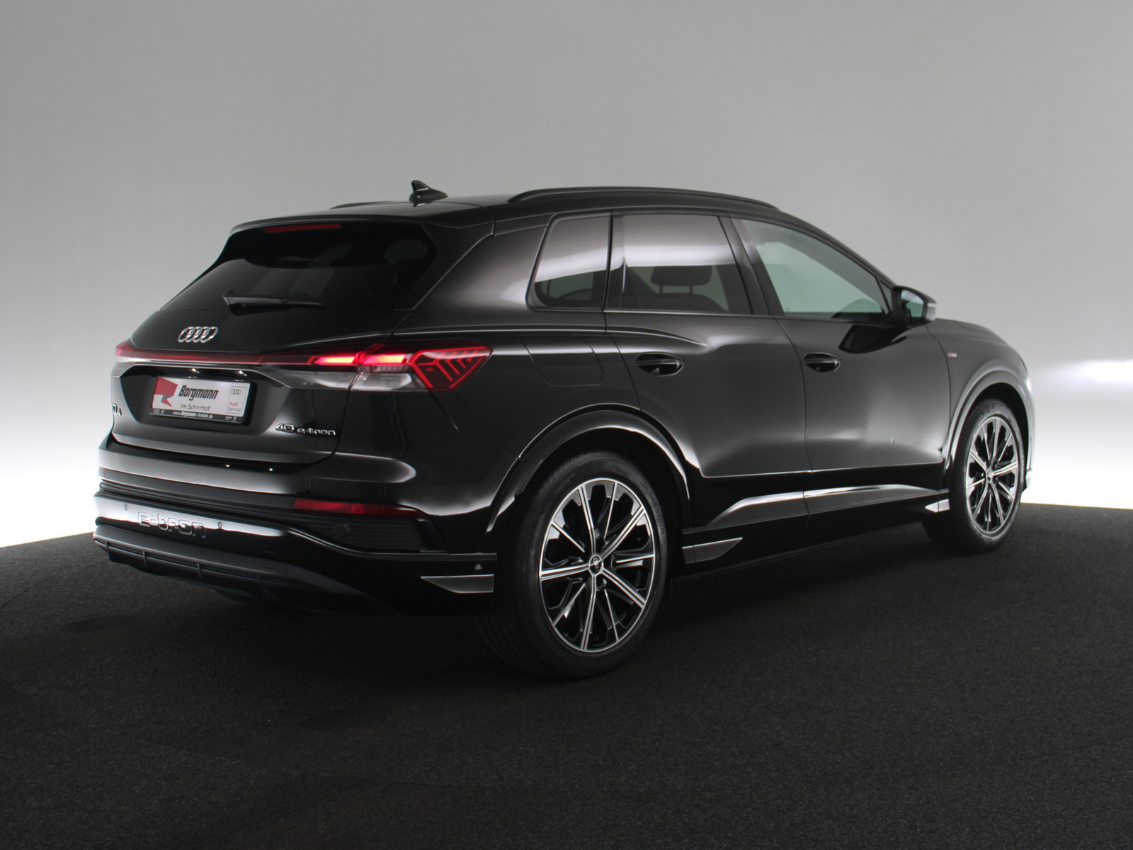 AUDI Q4 e-tron S-line AUDI Q4 e-tron S-line