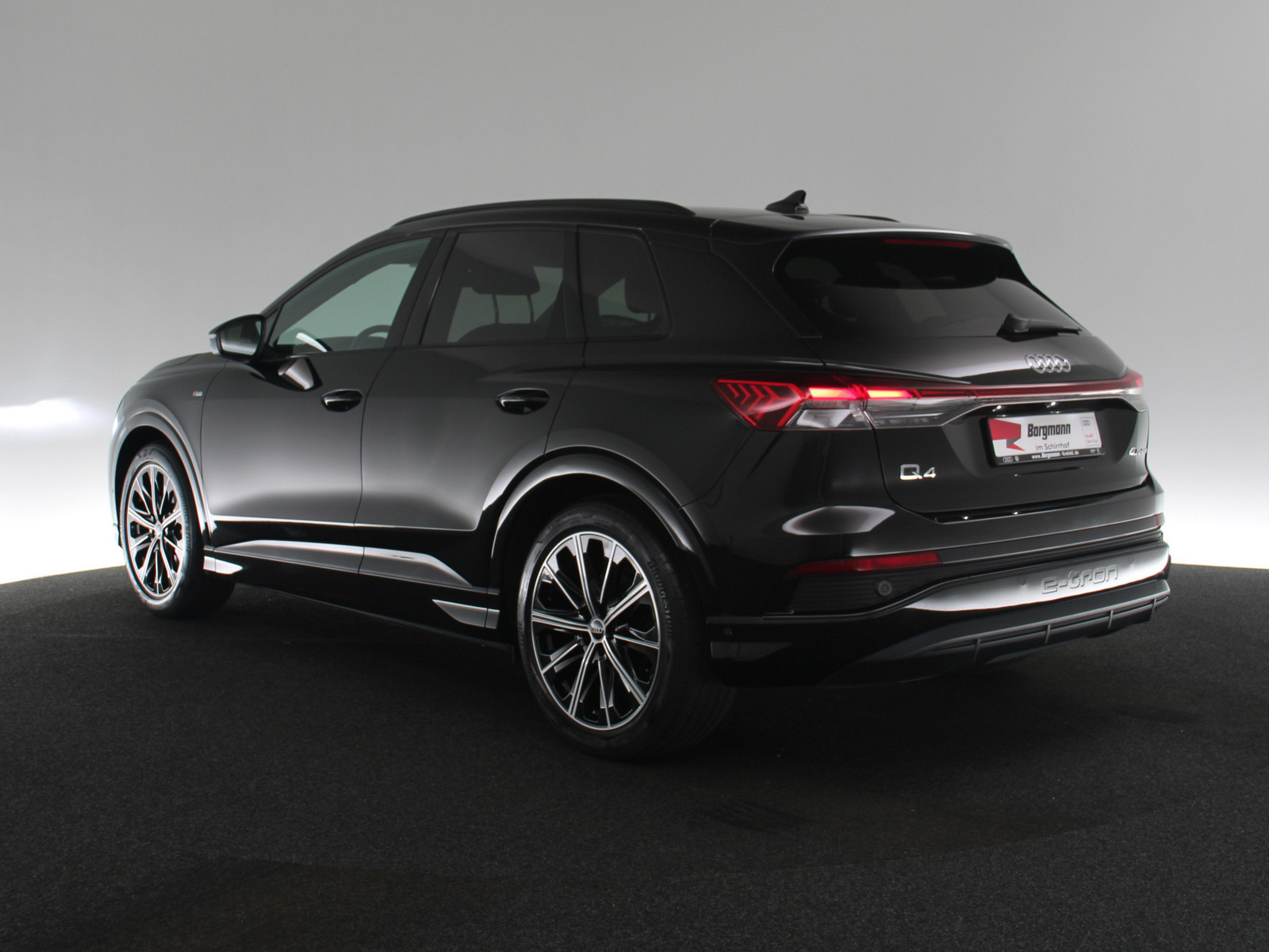 AUDI Q4 e-tron S-line AUDI Q4 e-tron S-line