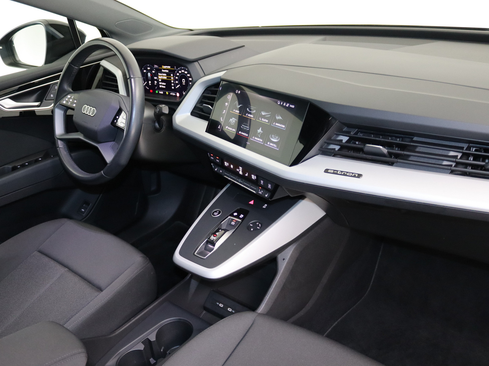 AUDI Q4 e-tron S-line AUDI Q4 e-tron S-line