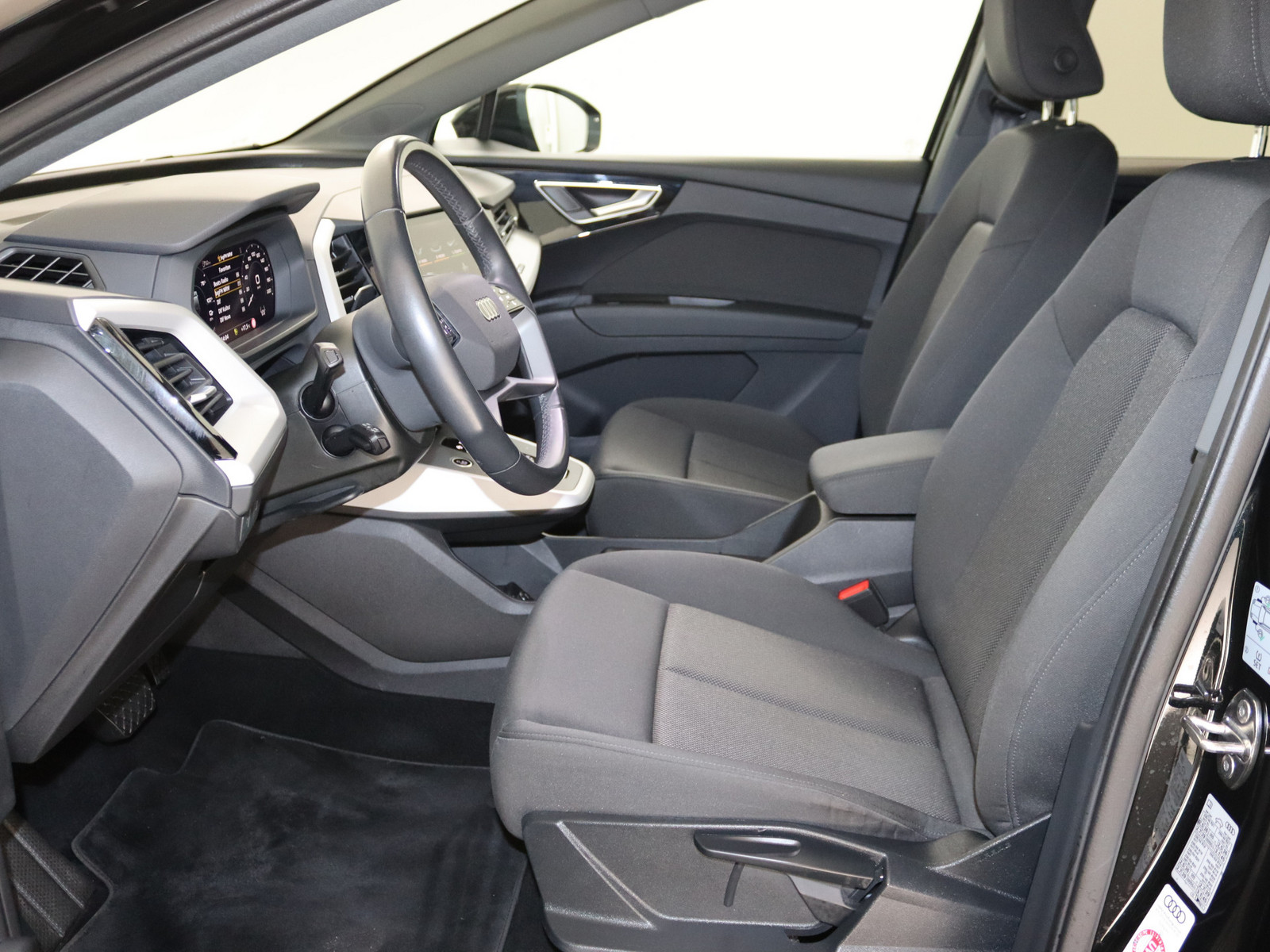 AUDI Q4 e-tron S-line AUDI Q4 e-tron S-line