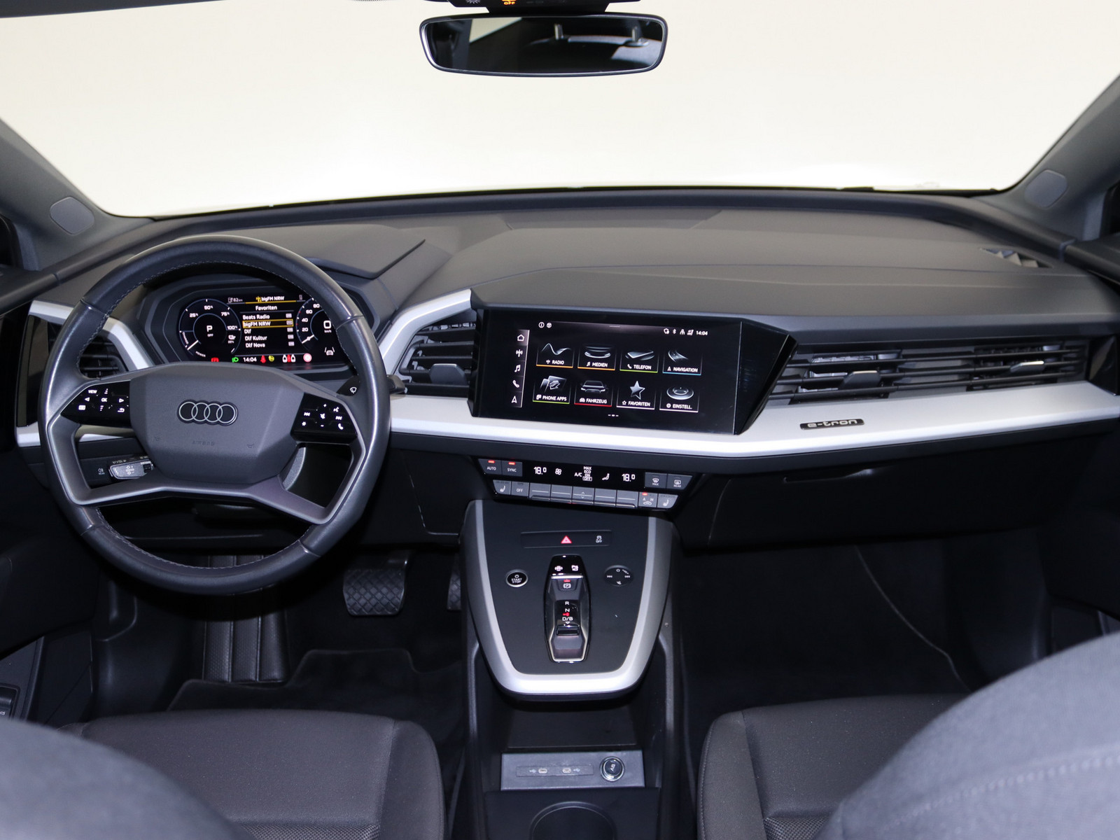 AUDI Q4 e-tron S-line AUDI Q4 e-tron S-line