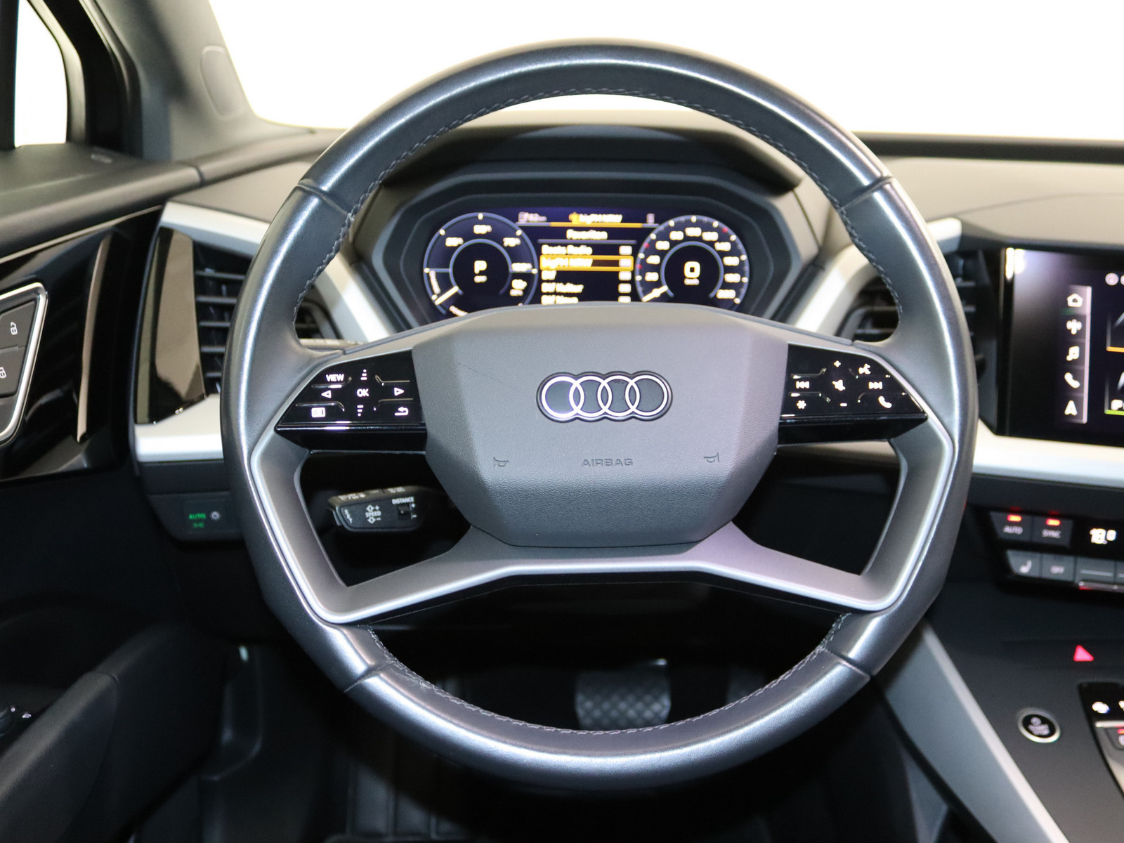 AUDI Q4 e-tron S-line AUDI Q4 e-tron S-line