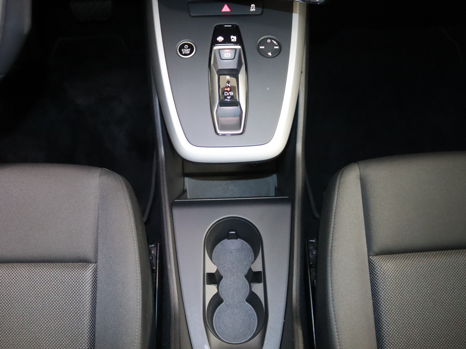 AUDI Q4 e-tron S-line AUDI Q4 e-tron S-line