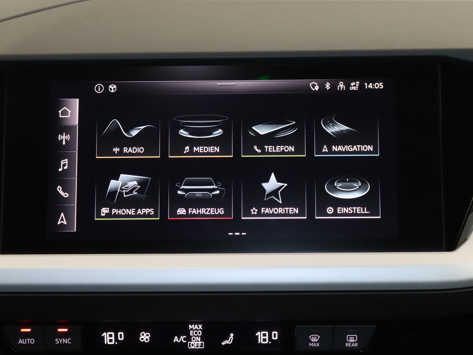 AUDI Q4 e-tron S-line AUDI Q4 e-tron S-line