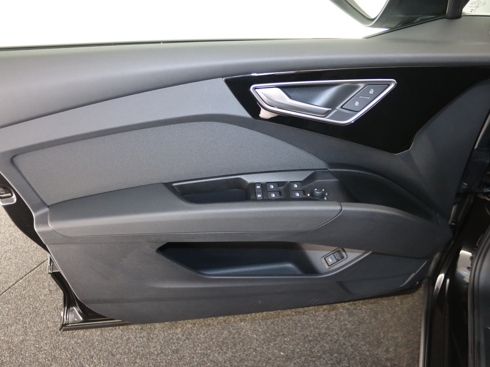 AUDI Q4 e-tron S-line AUDI Q4 e-tron S-line