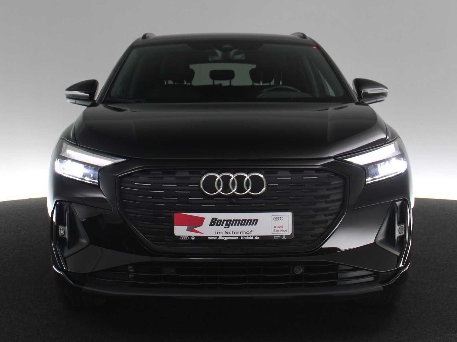 AUDI Q4 e-tron S-line AUDI Q4 e-tron S-line