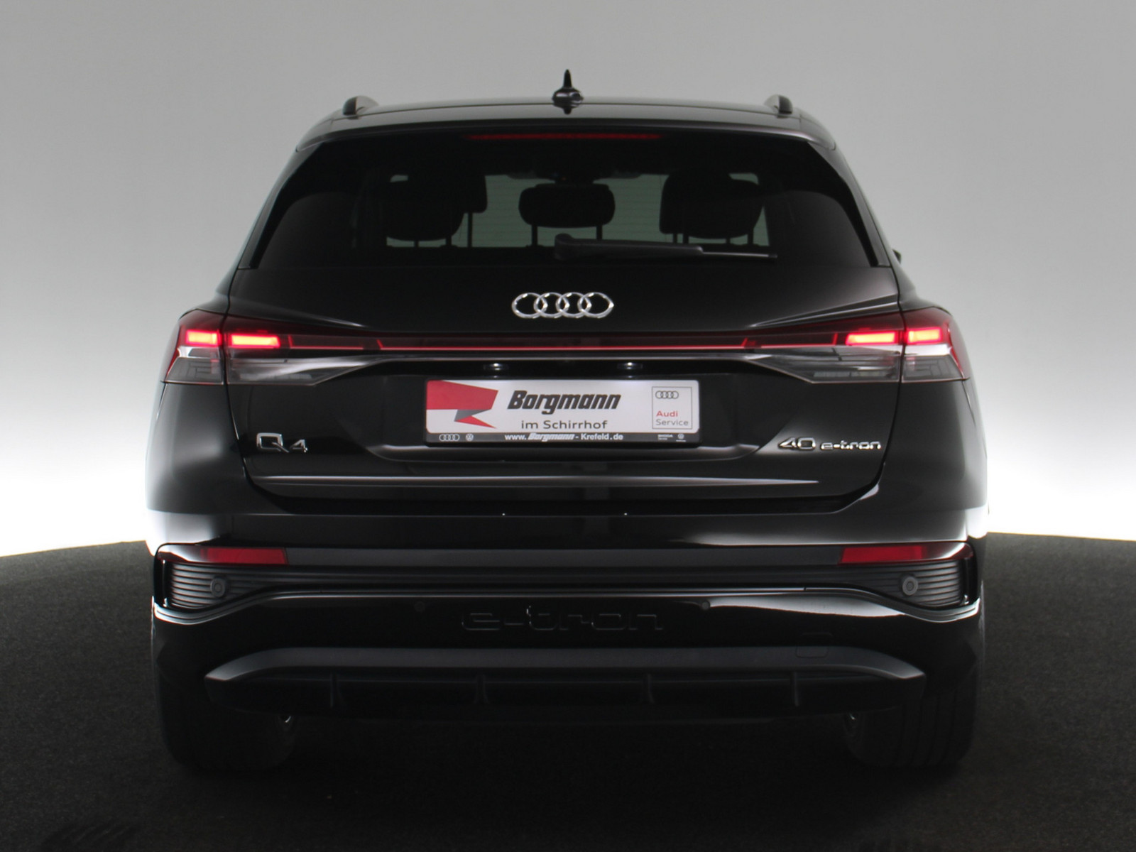 AUDI Q4 e-tron S-line AUDI Q4 e-tron S-line