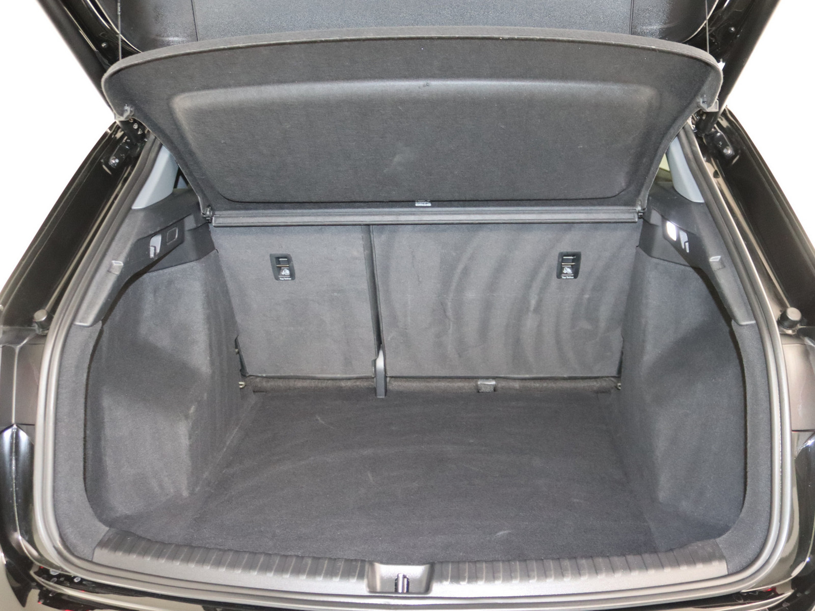 AUDI Q4 e-tron S-line AUDI Q4 e-tron S-line