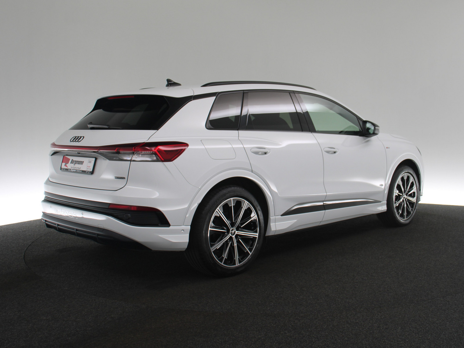 AUDI Q4 50 quattro PANO HUD MATRIX-LED SONOS e-tron AUDI Q4 50 quattro PANO HUD MATRIX-LED SONOS e-tron