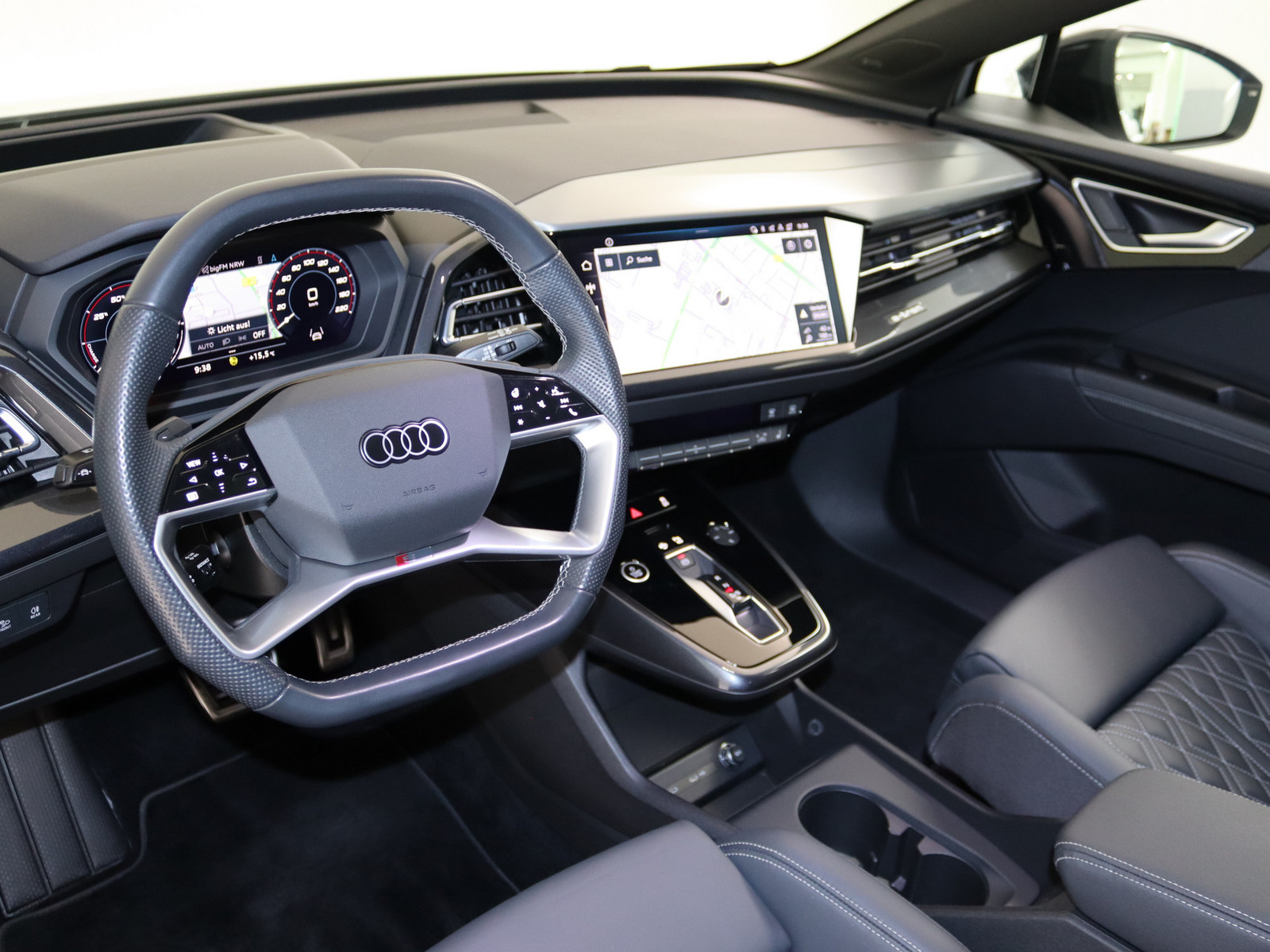 AUDI Q4 50 quattro PANO HUD MATRIX-LED SONOS e-tron AUDI Q4 50 quattro PANO HUD MATRIX-LED SONOS e-tron