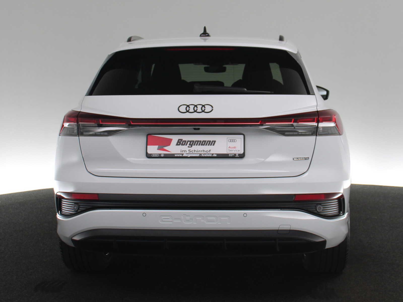 AUDI Q4 50 quattro PANO HUD MATRIX-LED SONOS e-tron AUDI Q4 50 quattro PANO HUD MATRIX-LED SONOS e-tron