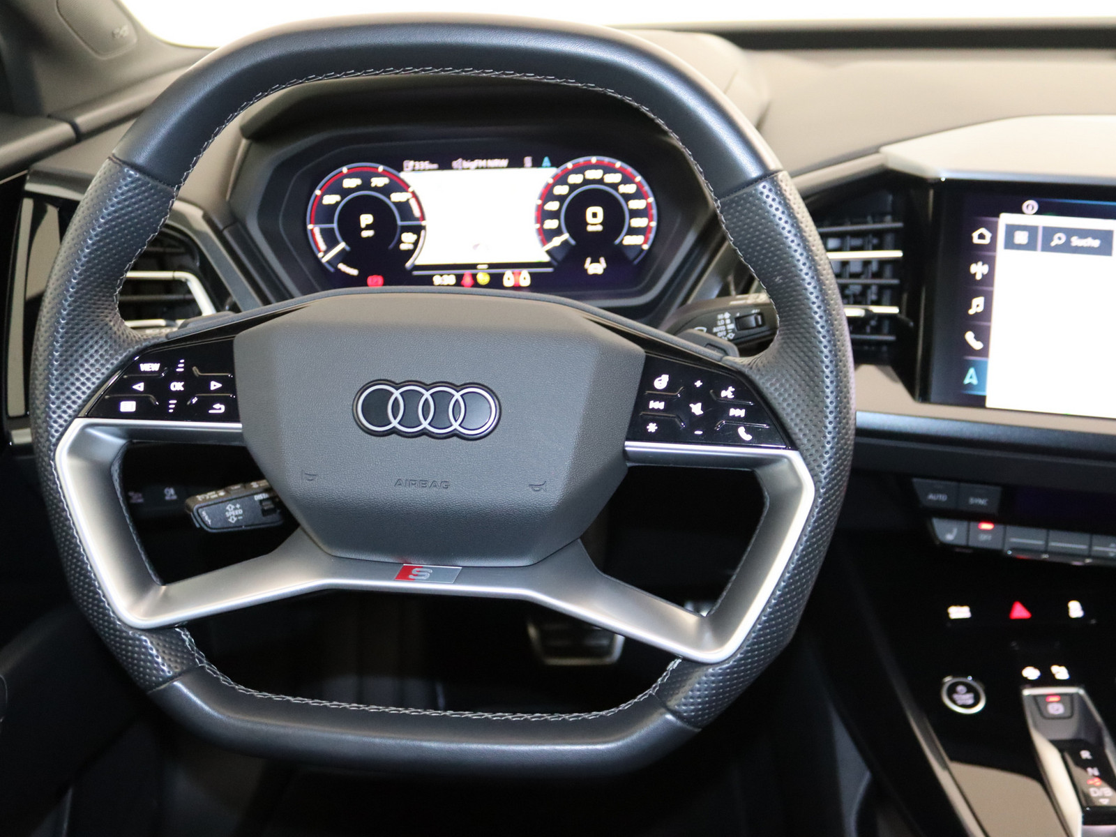 AUDI Q4 e-tron 50 quattro AUDI Q4 e-tron 50 quattro