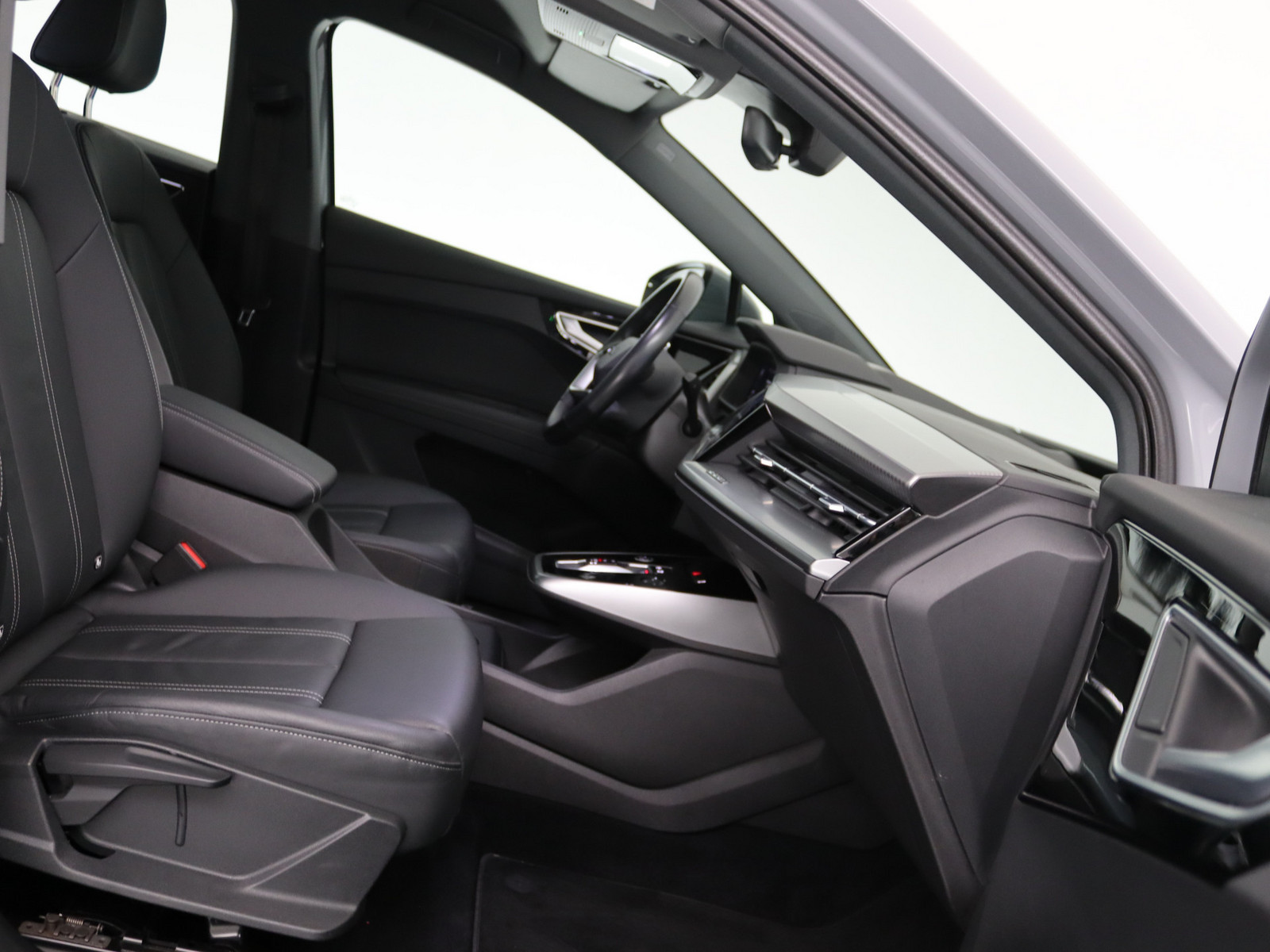 AUDI Q4 e-tron 35 AUDI Q4 e-tron 35