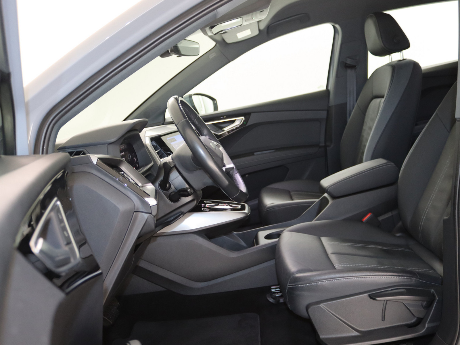 AUDI Q4 e-tron 35 AUDI Q4 e-tron 35