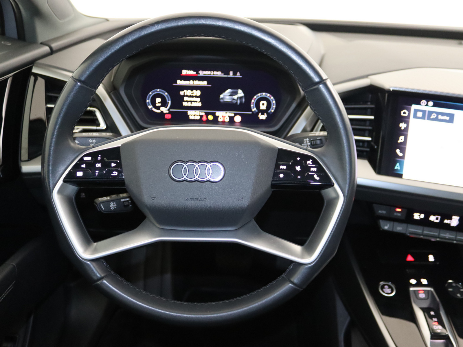 AUDI Q4 e-tron 35 AUDI Q4 e-tron 35