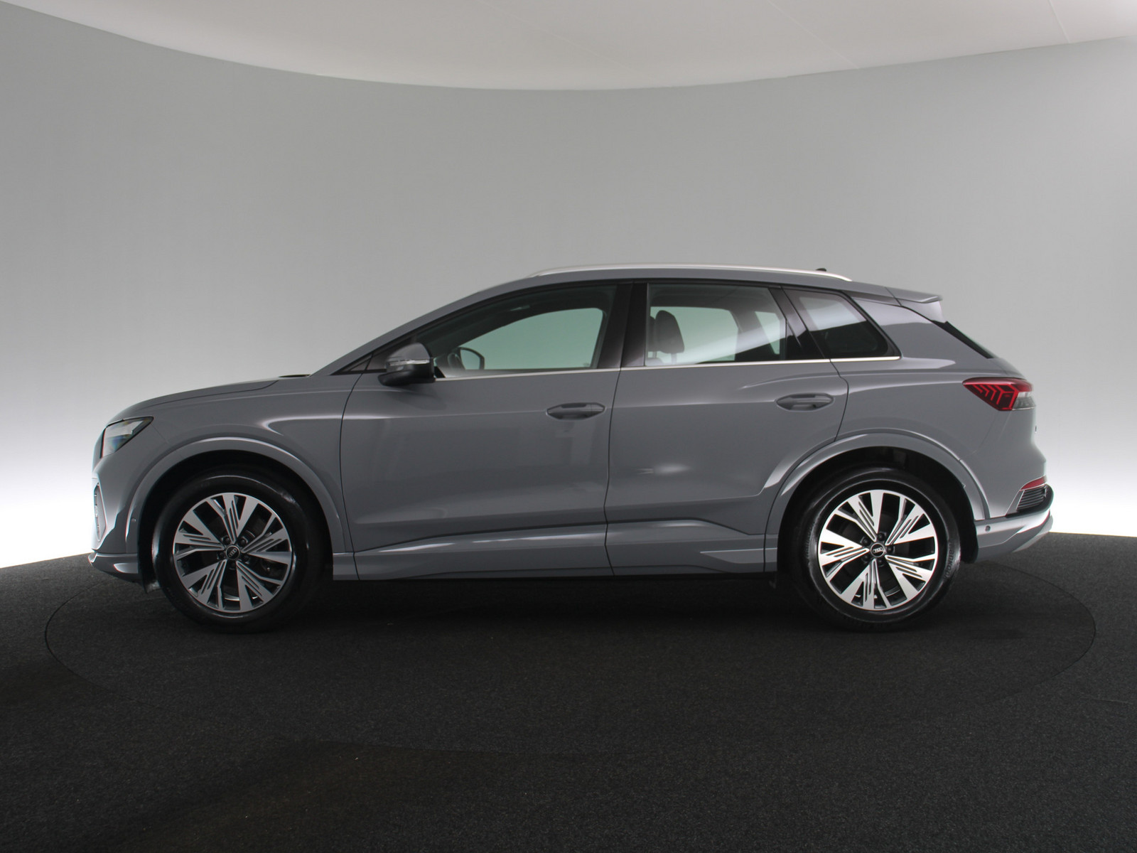 AUDI Q4 e-tron 35 AUDI Q4 e-tron 35