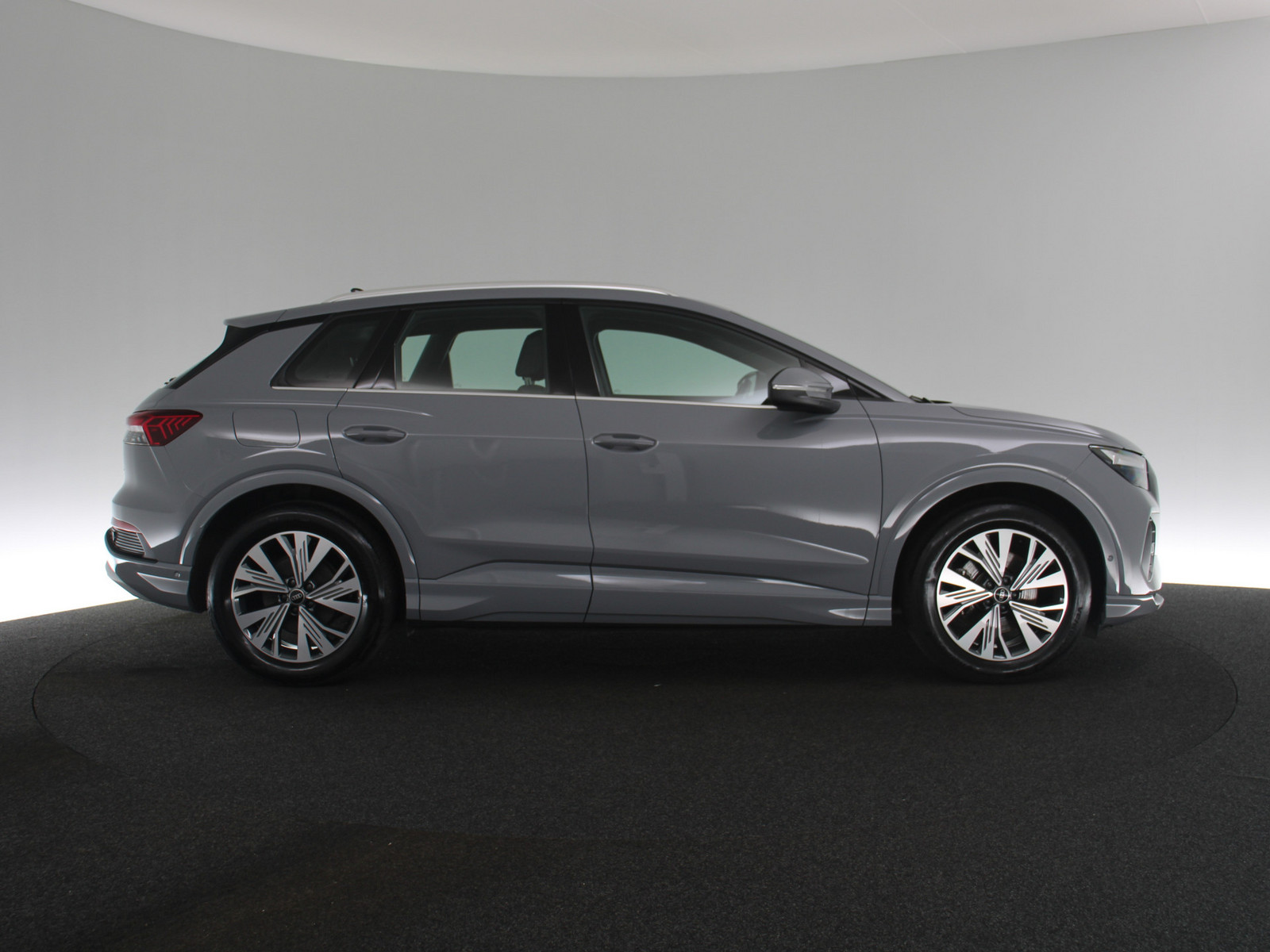 AUDI Q4 e-tron 35 AUDI Q4 e-tron 35