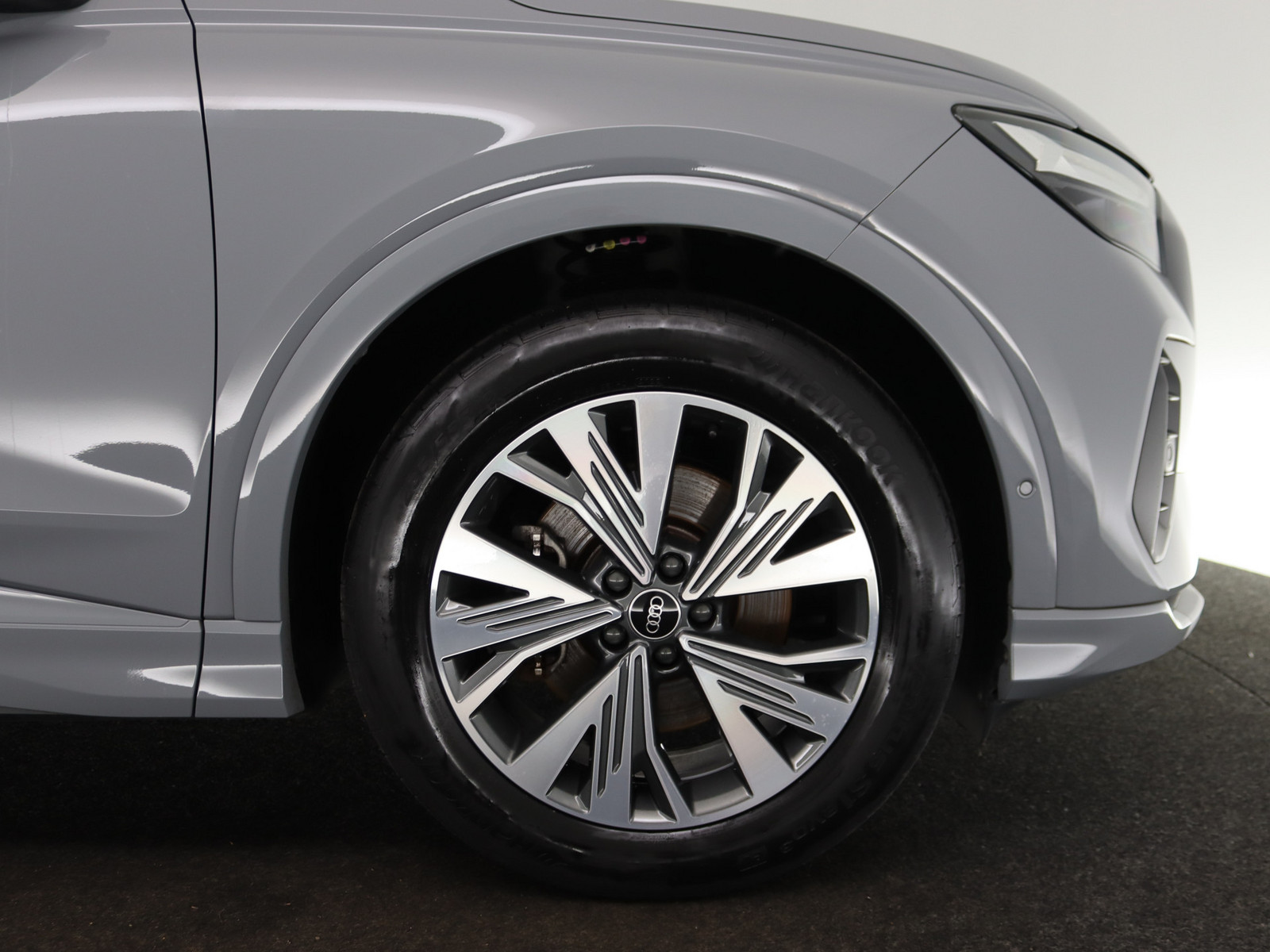 AUDI Q4 e-tron 35 AUDI Q4 e-tron 35