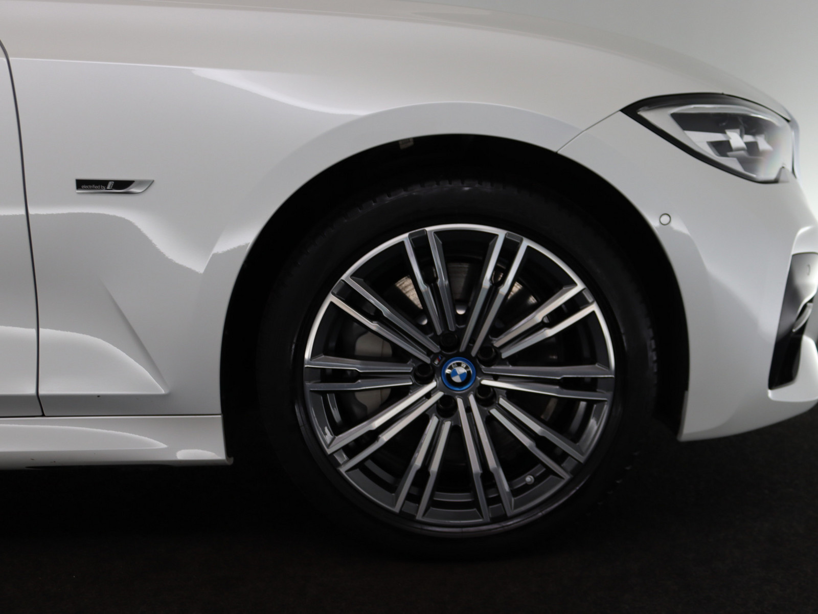 BMW 330 e M Sport BMW 330 e M Sport