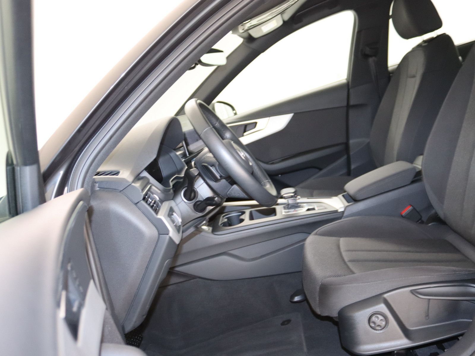 AUDI A4 Lim. 40 TDI advanced AUDI A4 Lim. 40 TDI advanced