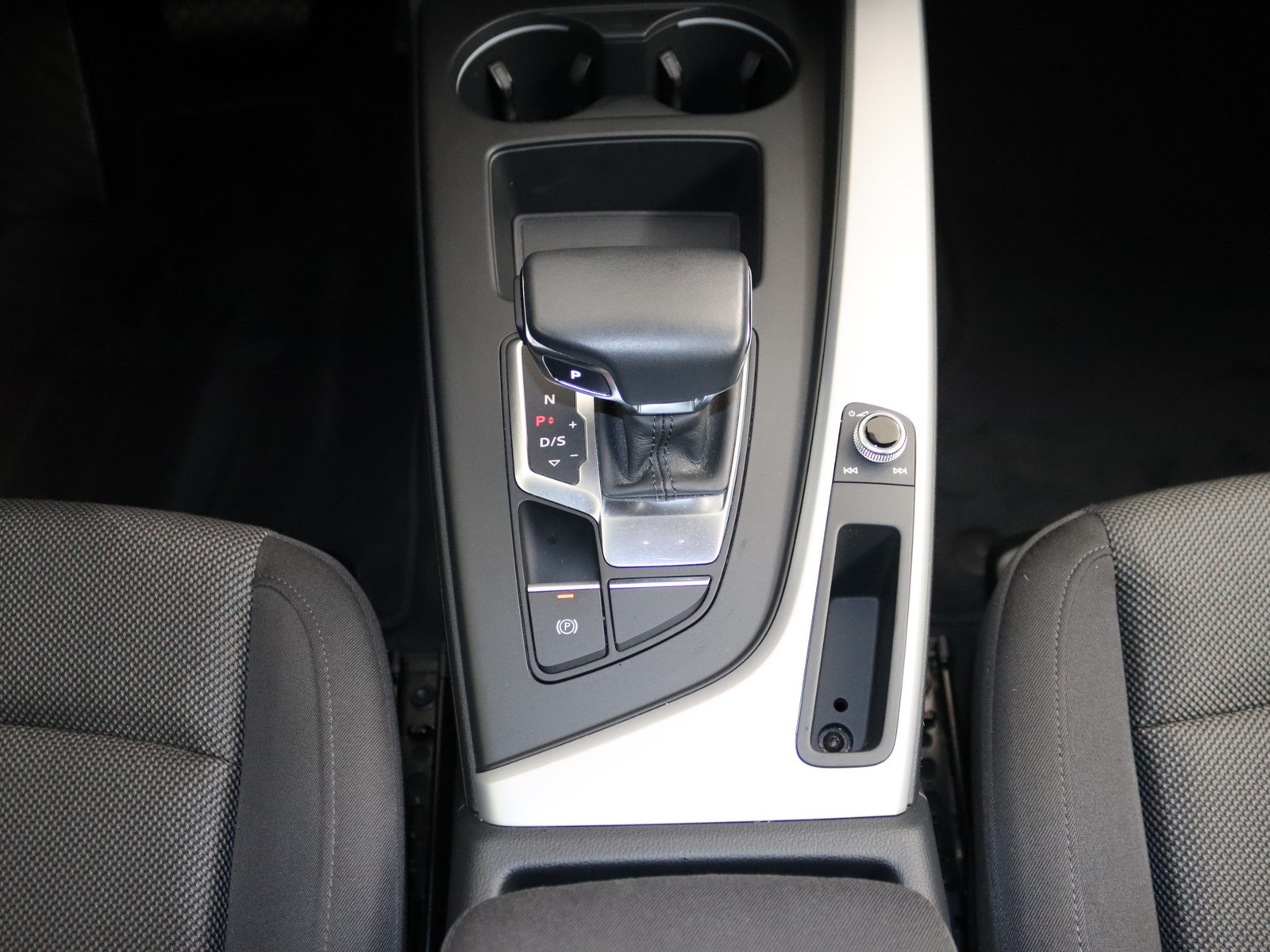 AUDI A4 Lim. 40 TDI advanced AUDI A4 Lim. 40 TDI advanced