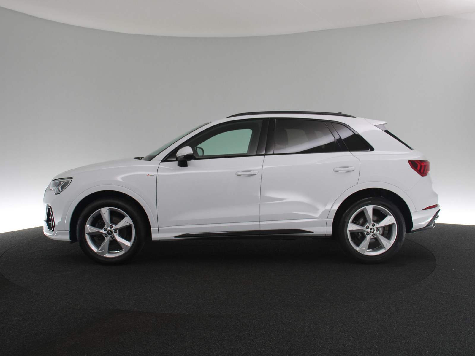 AUDI Q3 35 TFSI S line AUDI Q3 35 TFSI S line
