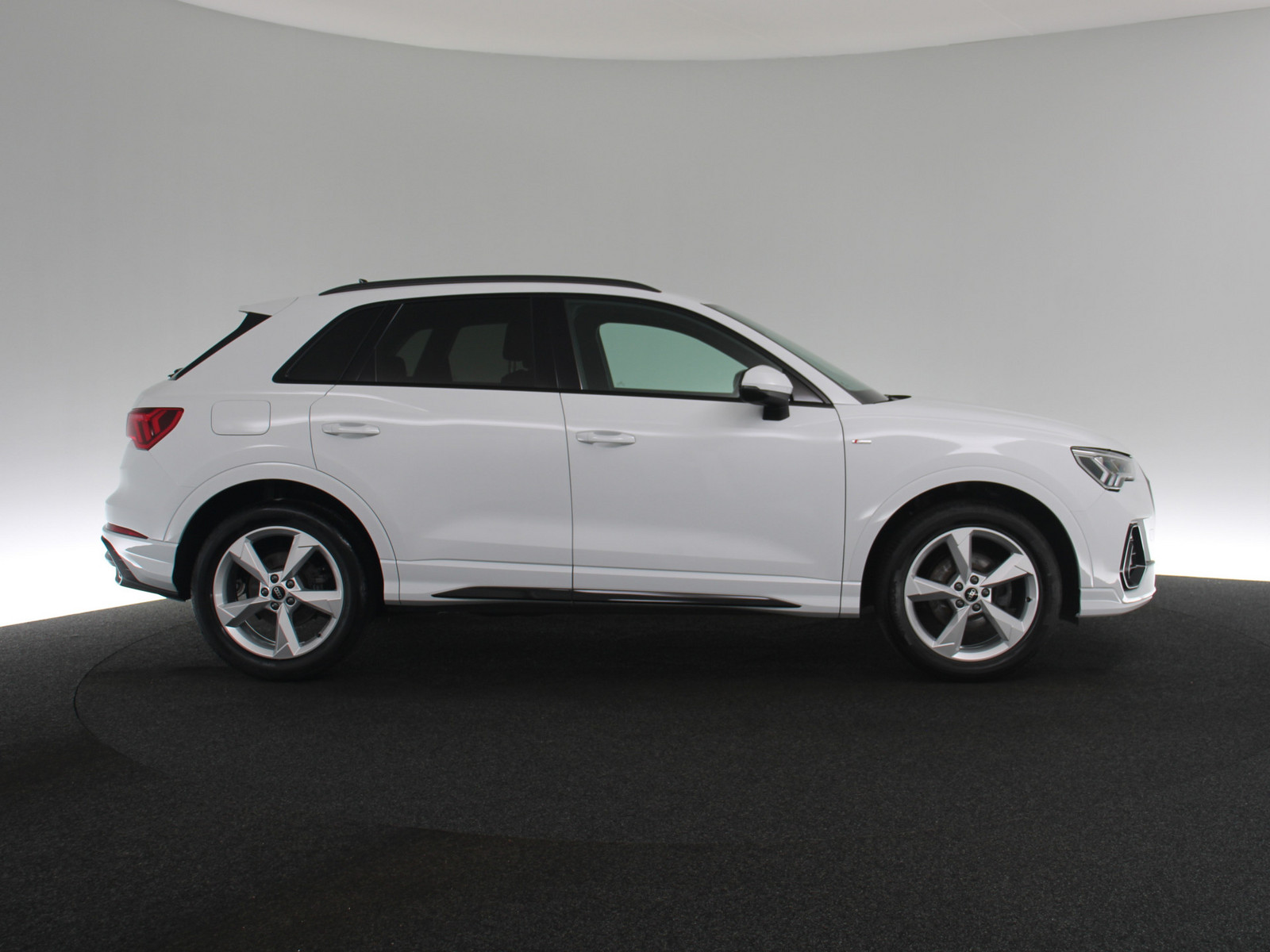 AUDI Q3 35 TFSI S line AUDI Q3 35 TFSI S line