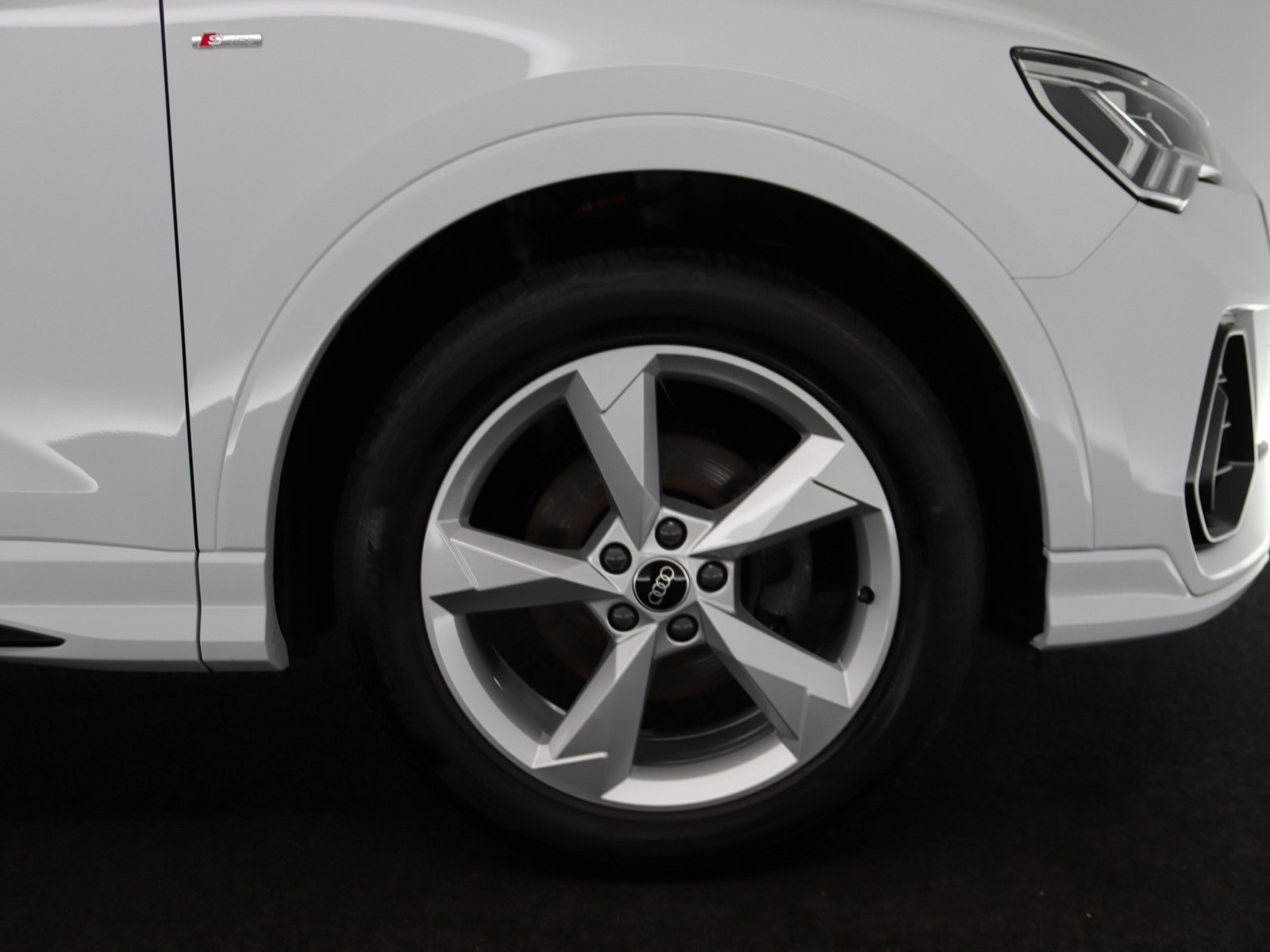 AUDI Q3 35 TFSI S line AUDI Q3 35 TFSI S line