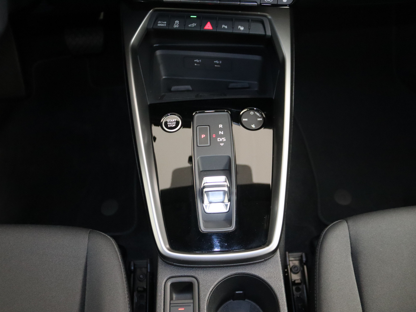AUDI A3 Sportback 40 TFSI e advanced AUDI A3 Sportback 40 TFSI e advanced