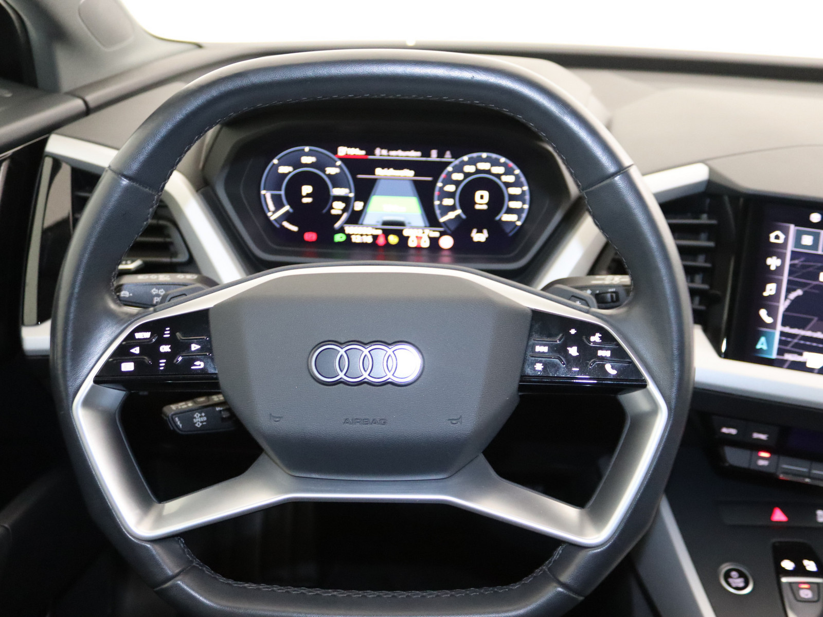 AUDI Q4 45 quattro LED ACC NAVI KAMERA PDC e-tron AUDI Q4 45 quattro LED ACC NAVI KAMERA PDC e-tron