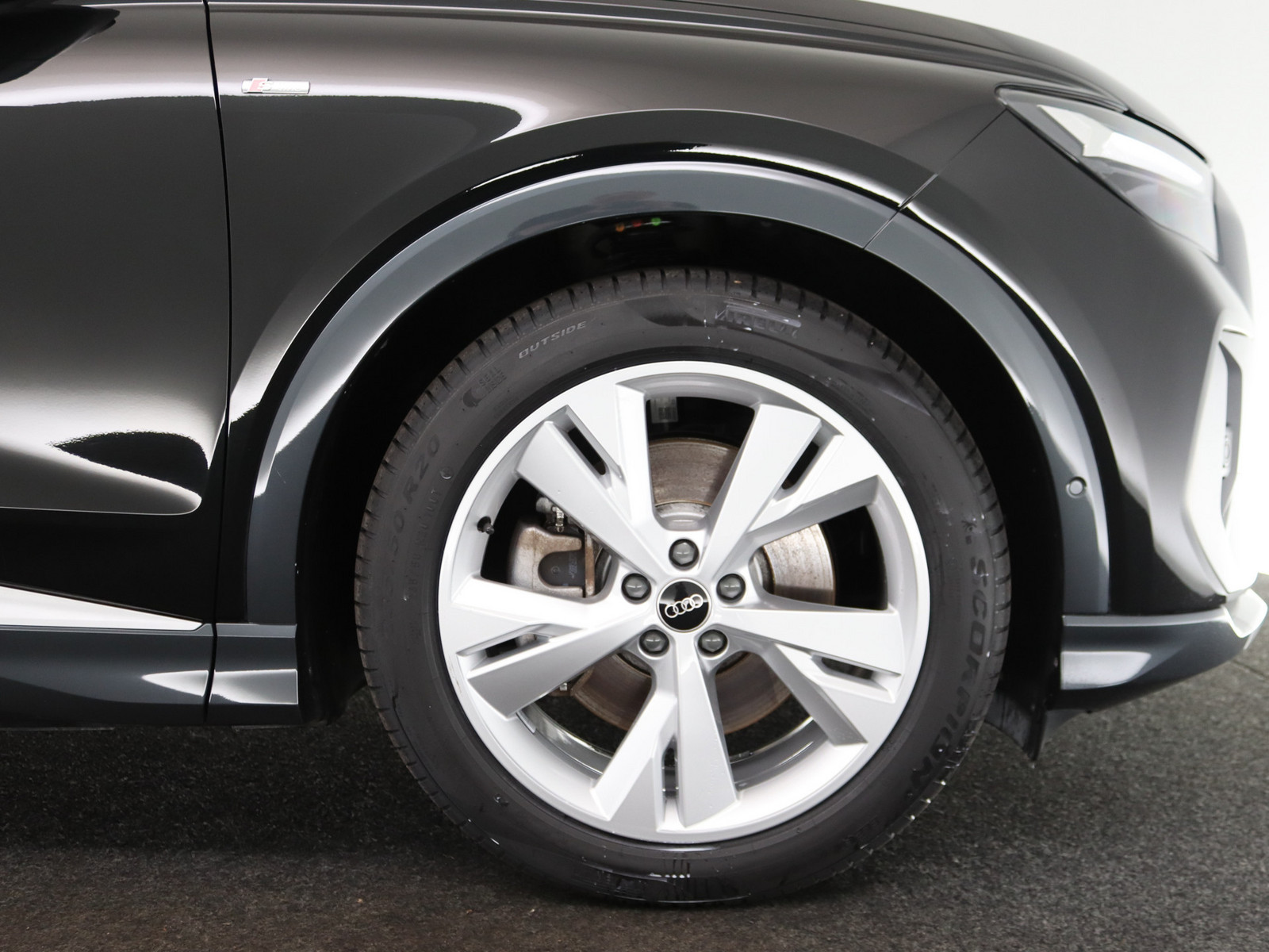 AUDI Q4 45 quattro LED ACC NAVI KAMERA PDC e-tron AUDI Q4 45 quattro LED ACC NAVI KAMERA PDC e-tron