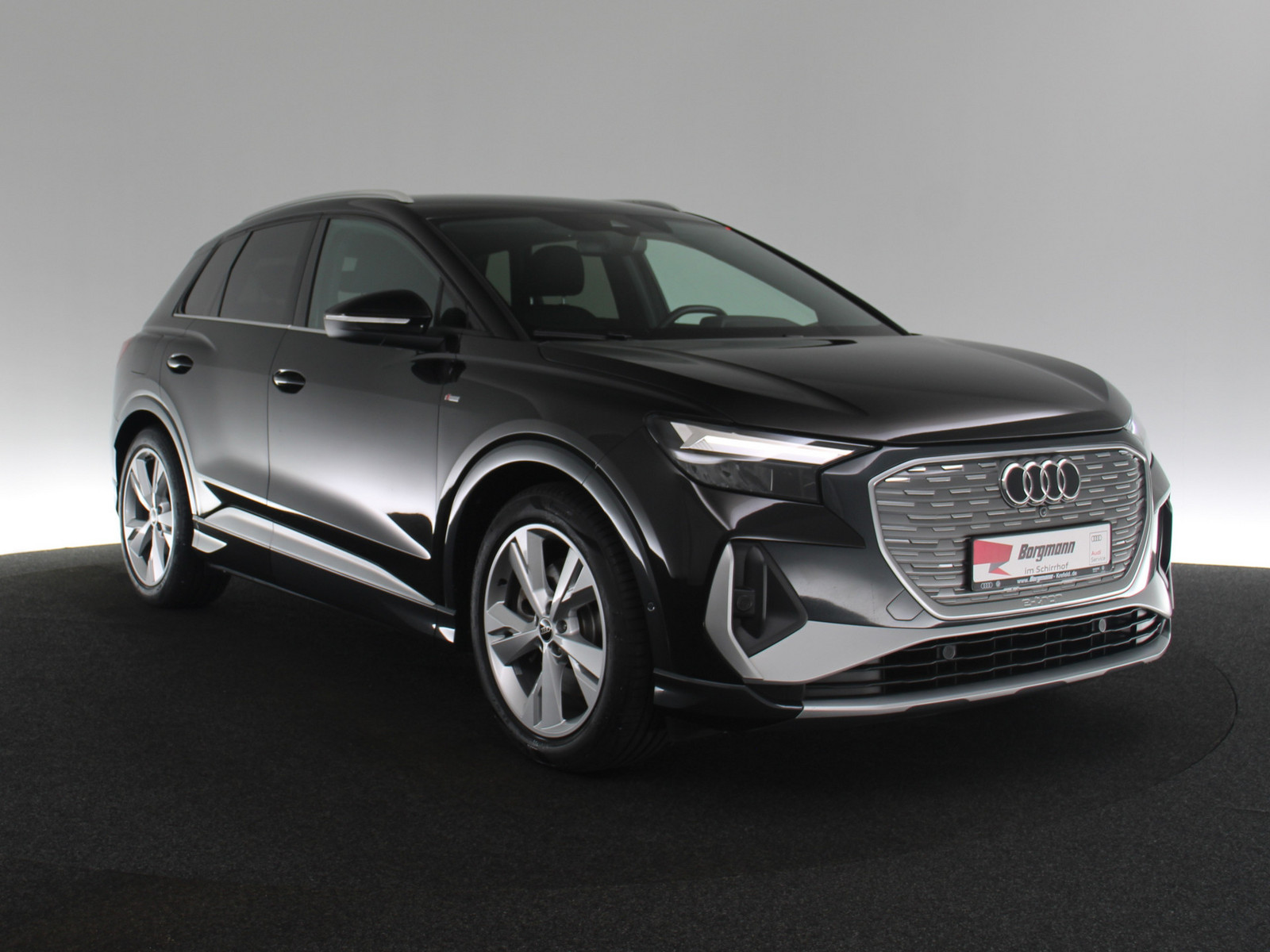 AUDI Q4 e-tron 45 quattro AUDI Q4 e-tron 45 quattro