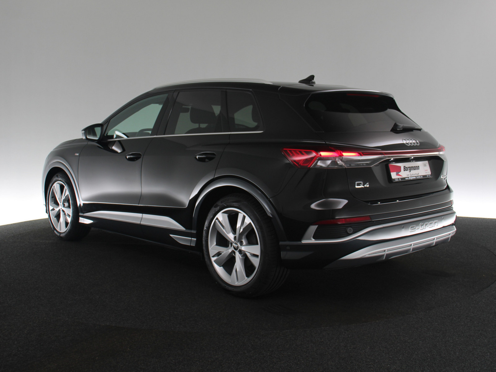 AUDI Q4 e-tron 45 quattro AUDI Q4 e-tron 45 quattro