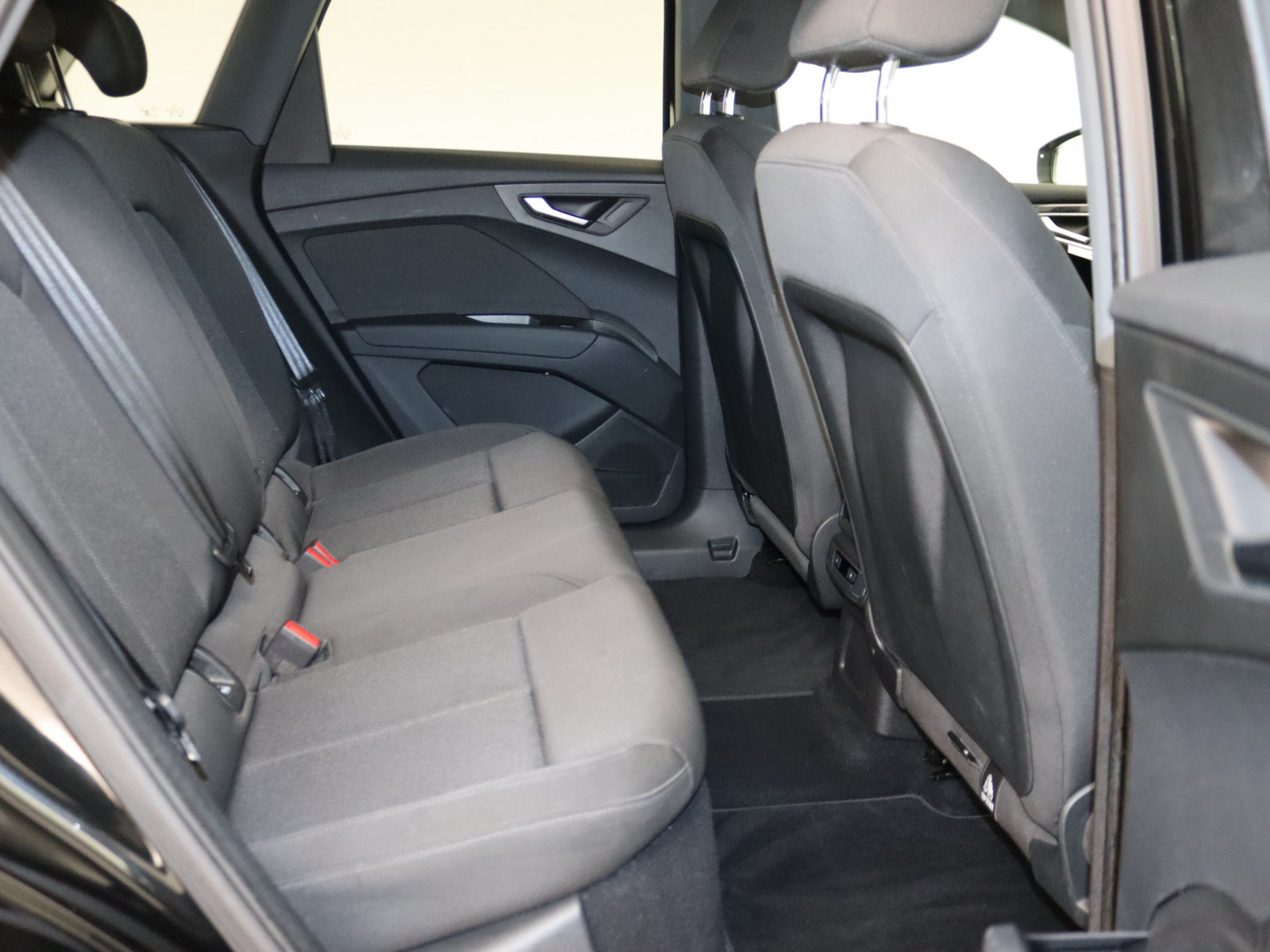 AUDI Q4 e-tron 45 quattro AUDI Q4 e-tron 45 quattro