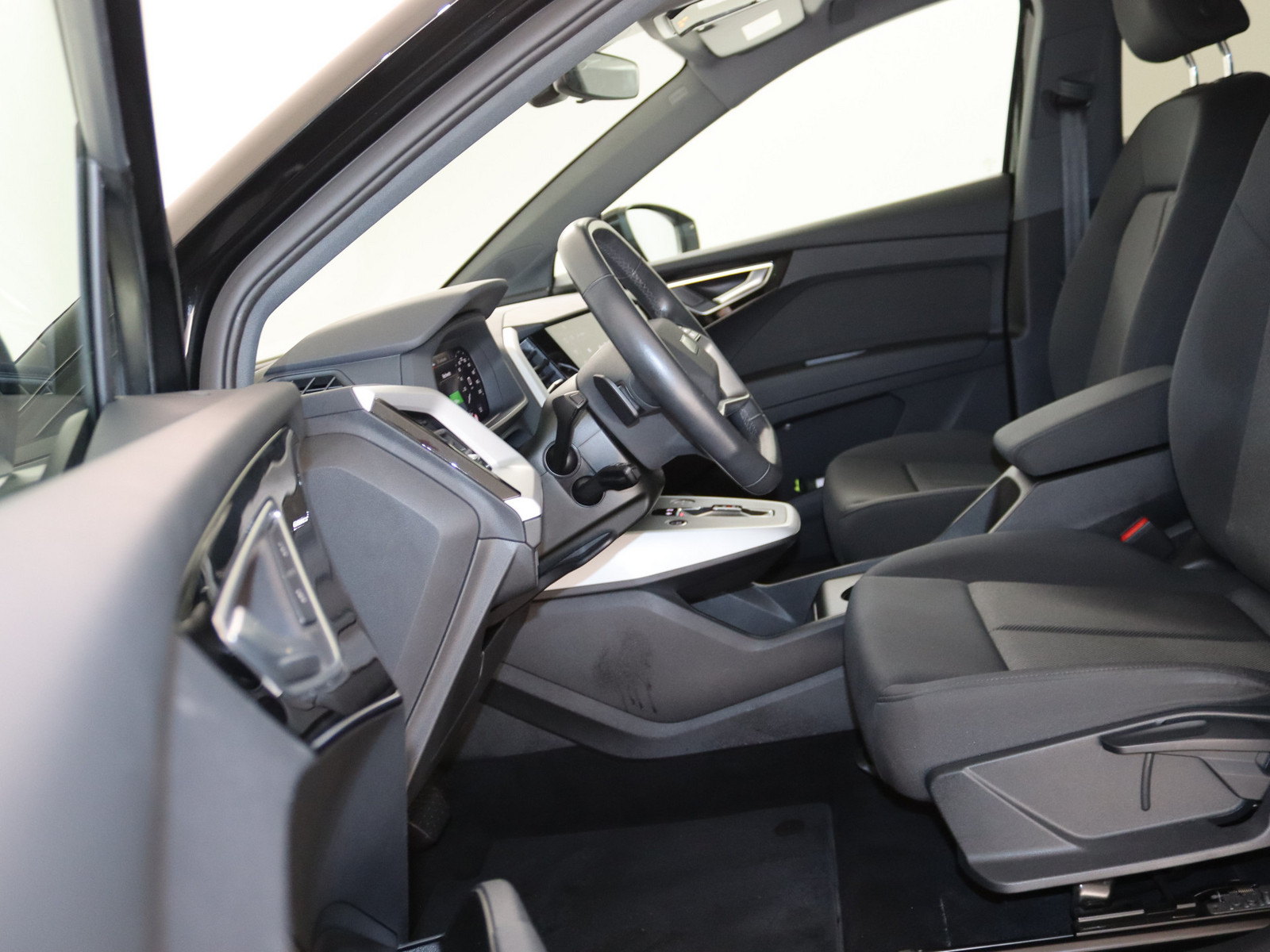 AUDI Q4 e-tron 45 quattro AUDI Q4 e-tron 45 quattro